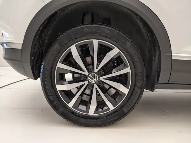 Volkswagen T-Roc view 9