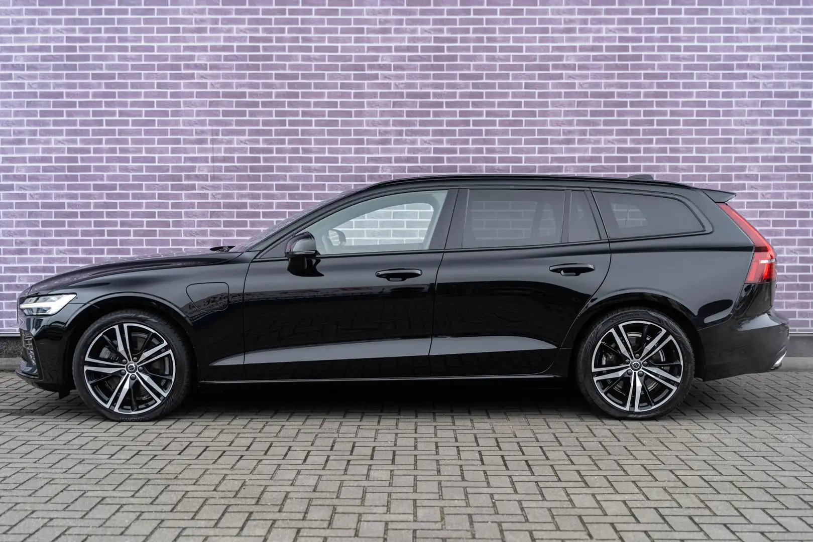 Volvo V60 T6 Plug-in hybrid Long Range AWD Plus Dark | Longe Zwart - 2