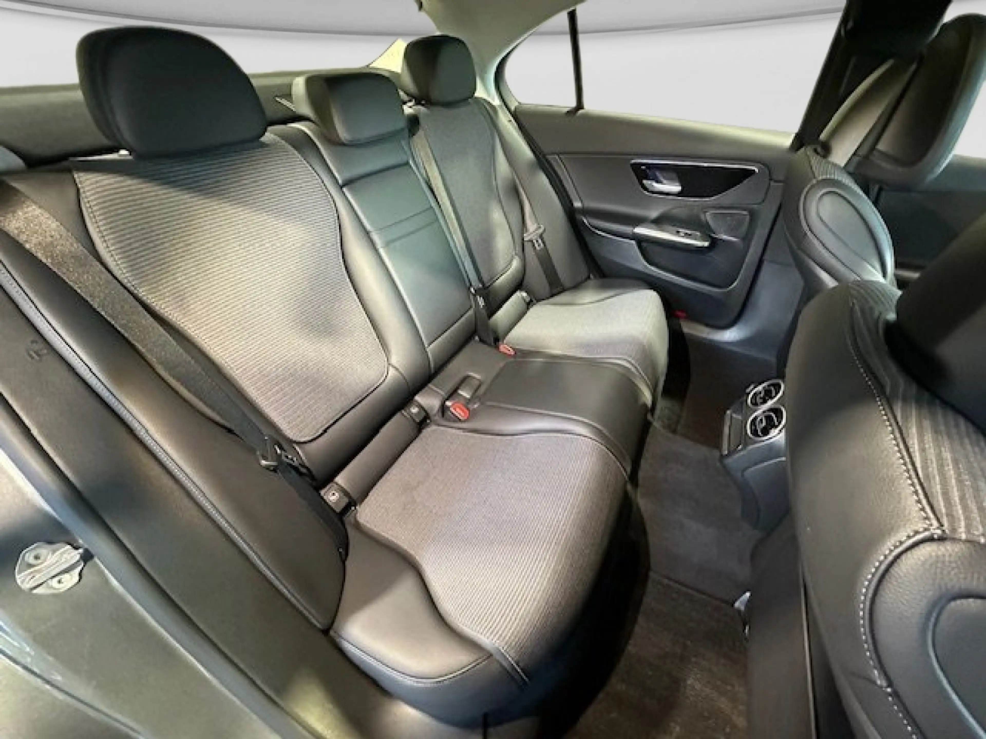 Mercedes-Benz C 220 d Avantgarde MBUX/Kamer/AHK/LED/GlasSD/Tot — photo 11