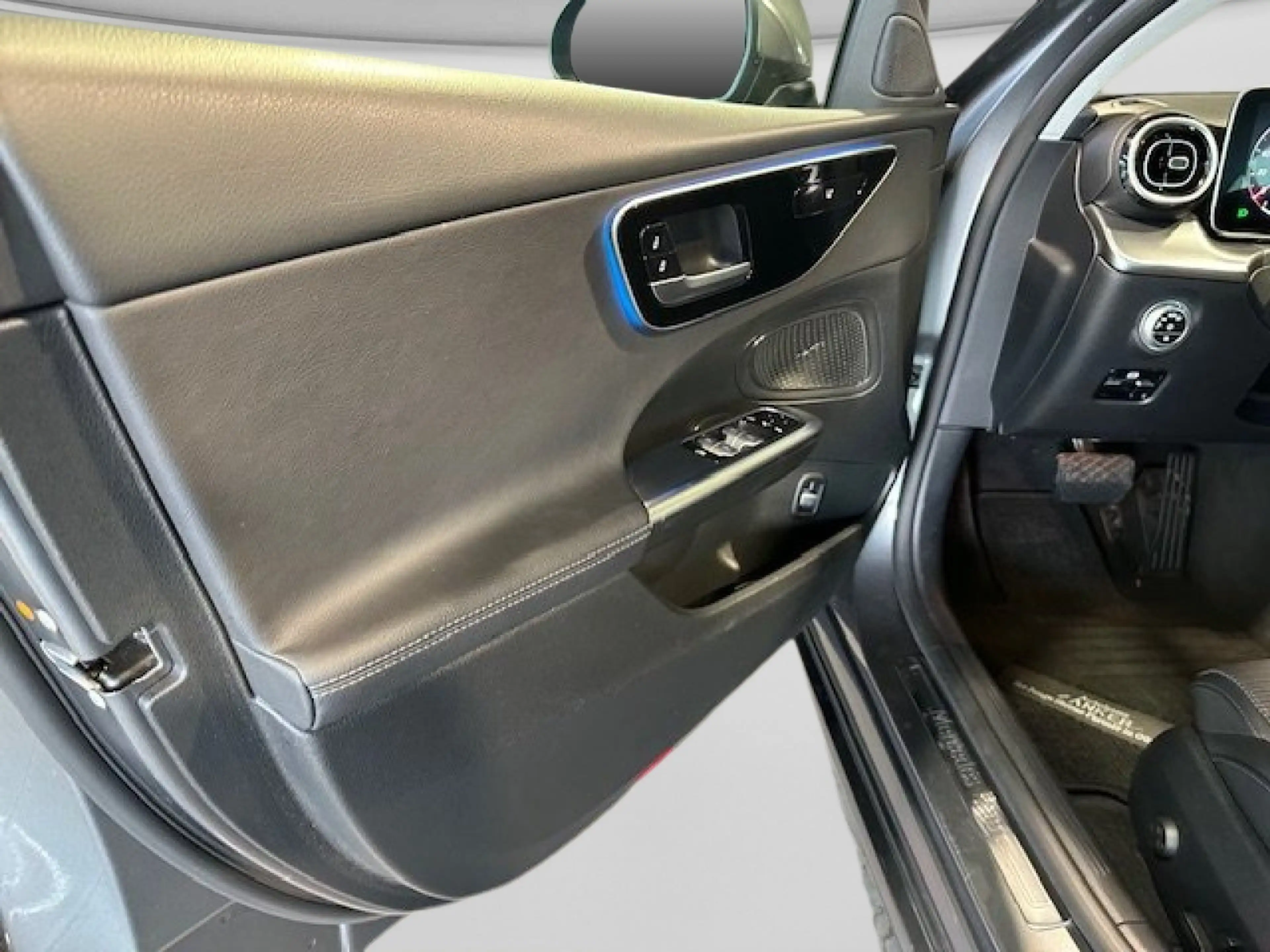 Mercedes-Benz C 220 d Avantgarde MBUX/Kamer/AHK/LED/GlasSD/Tot — photo 12