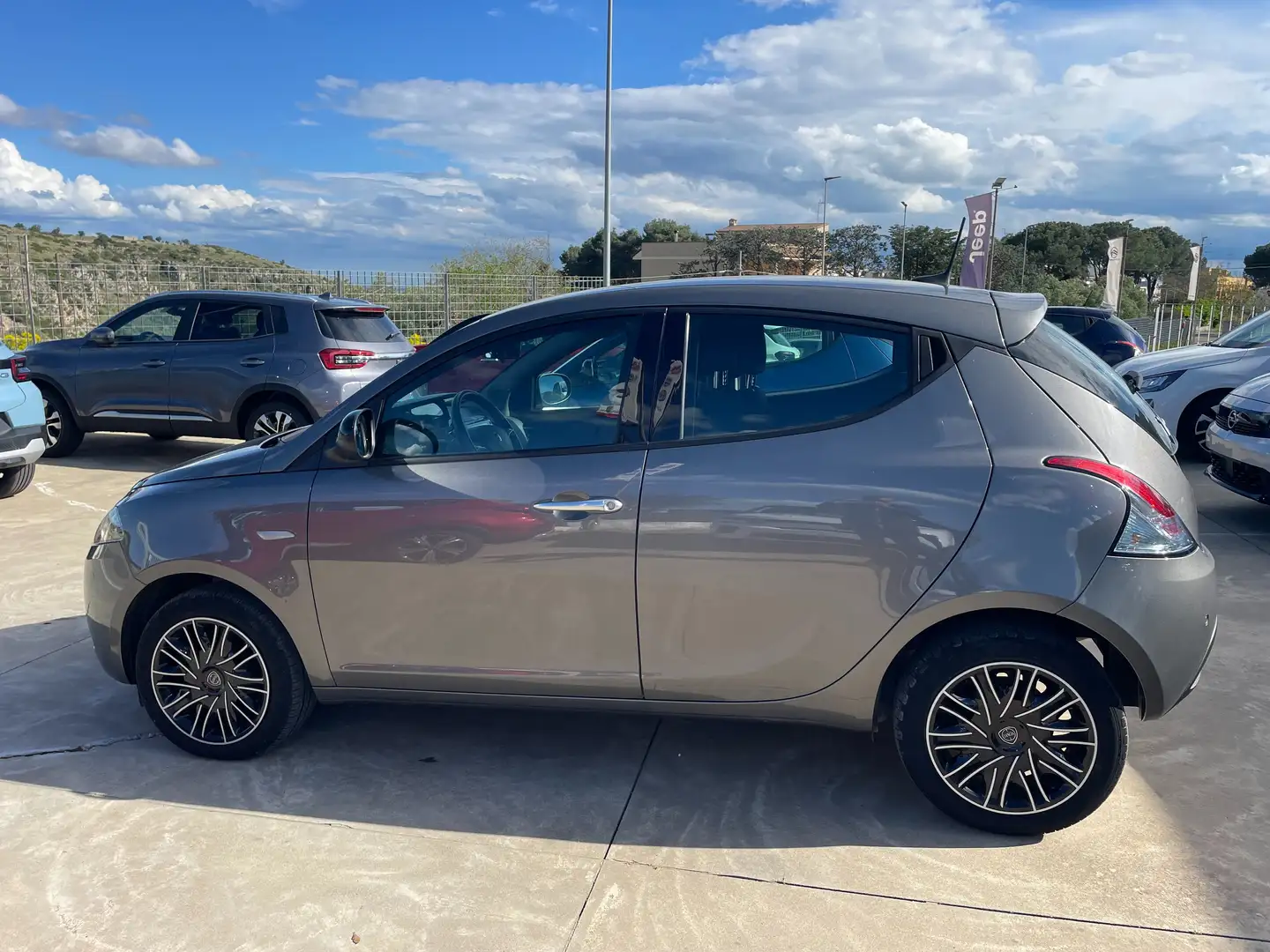 Lancia Ypsilon Ypsilon 1.0 firefly hybrid Gold "Km 29.900" Grigio - 2