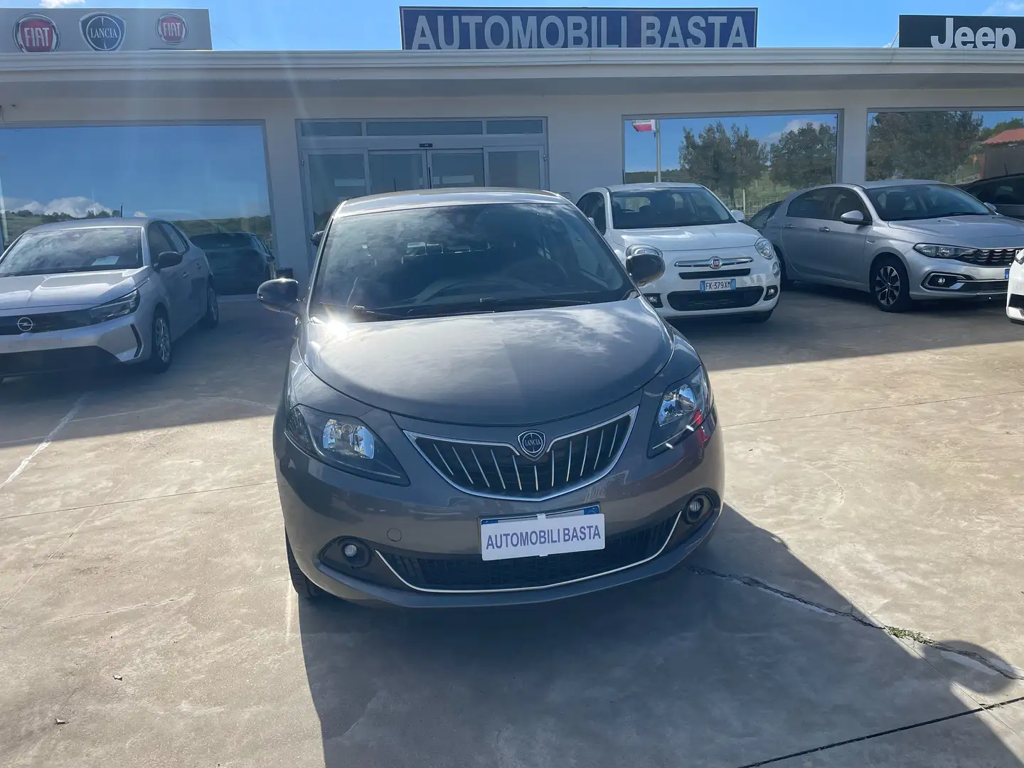 Lancia Ypsilon Ypsilon 1.0 firefly hybrid Gold "Km 29.900" Grigio - 1