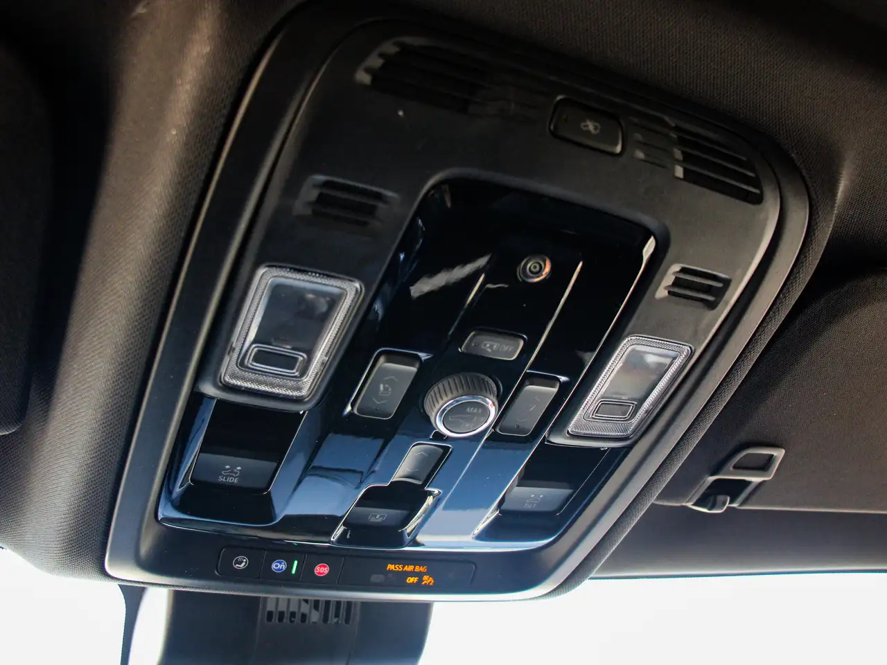 GMC Yukon photo GMC Yukon