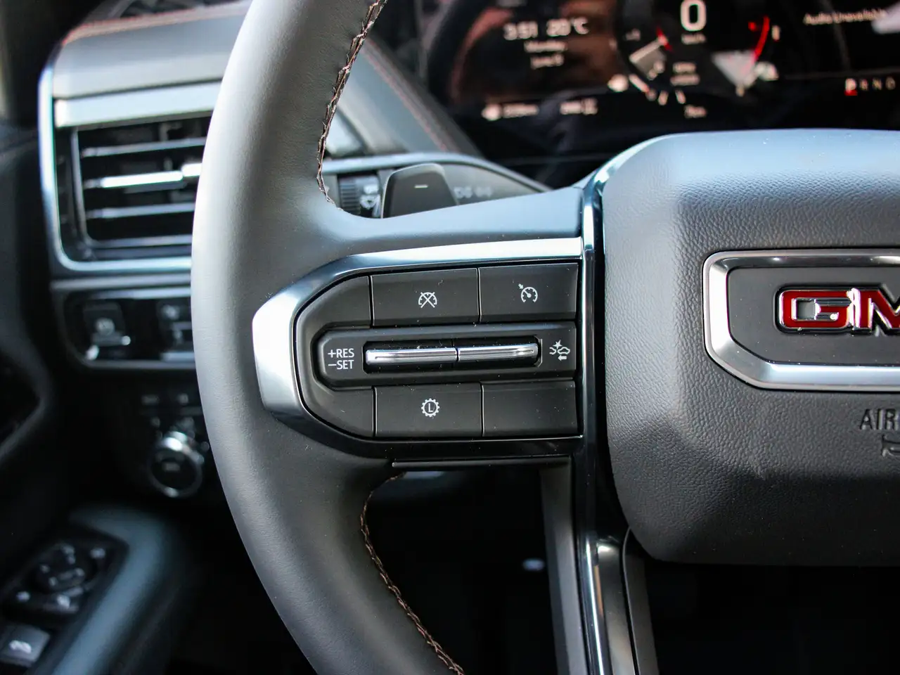 GMC Yukon photo GMC Yukon