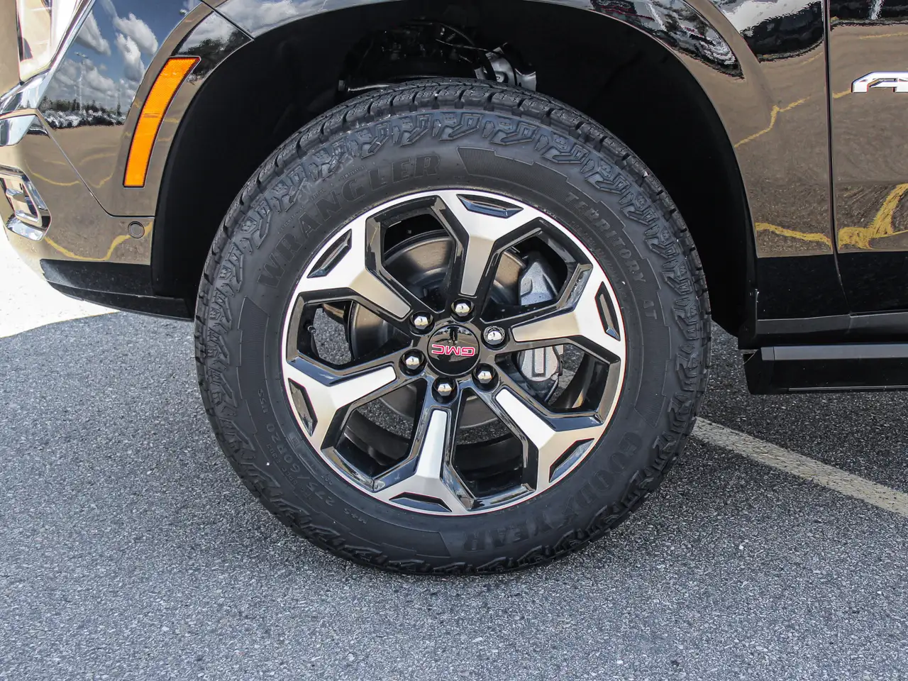 GMC Yukon photo GMC Yukon