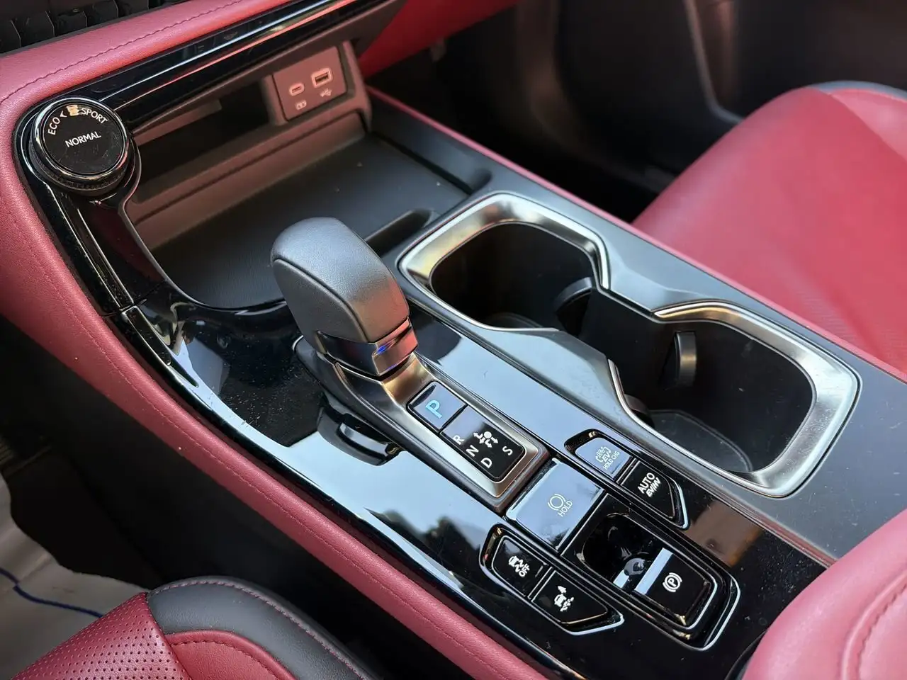 Lexus NX снимка Lexus NX