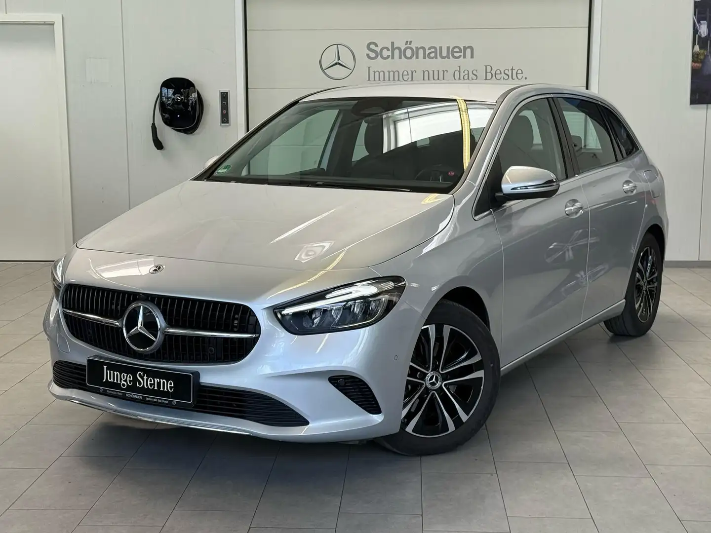 Mercedes-Benz B 180 PROGRESSIVE ADVANCED+STANDHEIZ.+AHK+WINTER Silber - 1