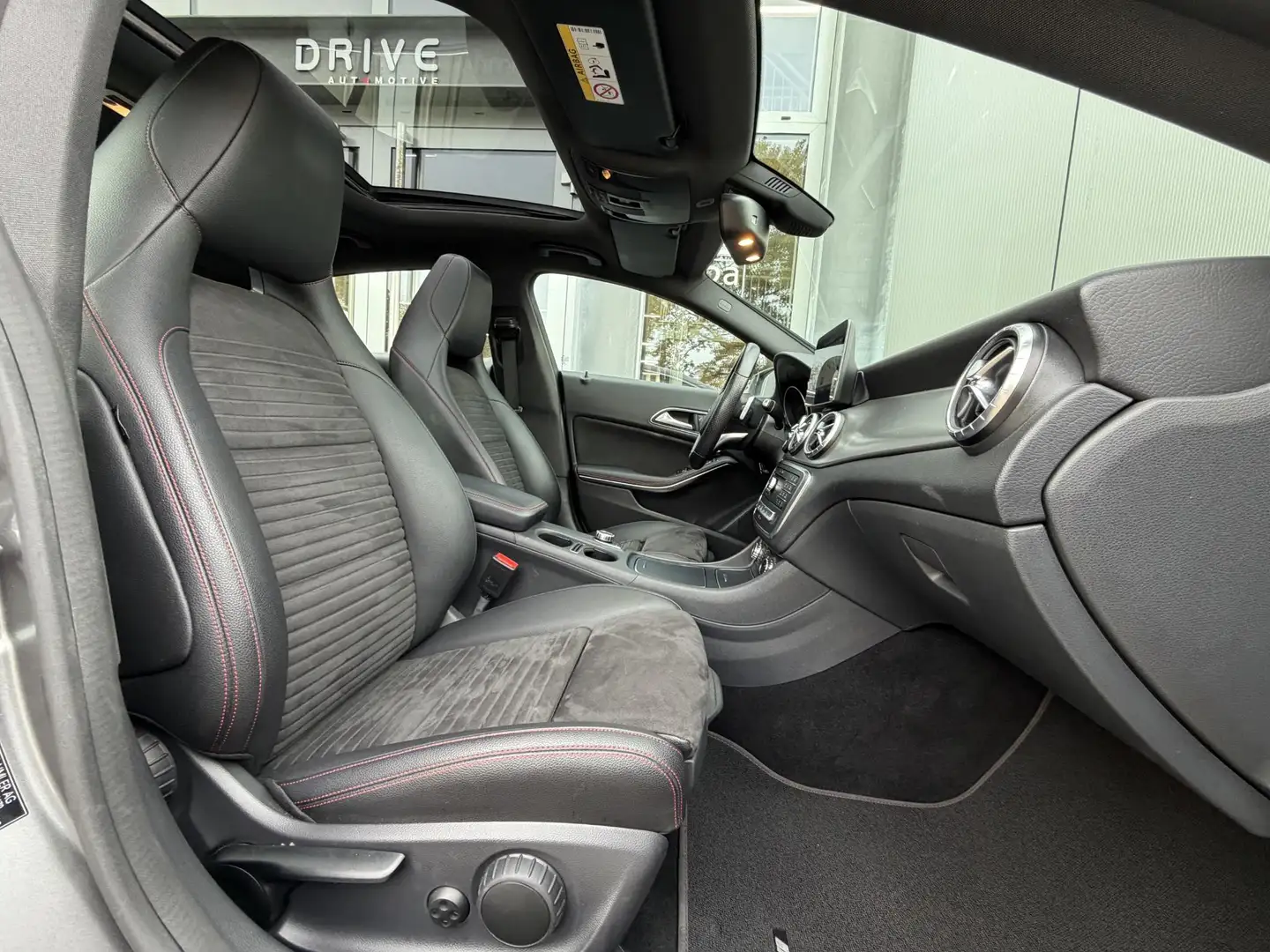 Mercedes-Benz CLA 180 Shooting Brake Bus. Solution AMG Night|Pano|Trekha Grijs - 2