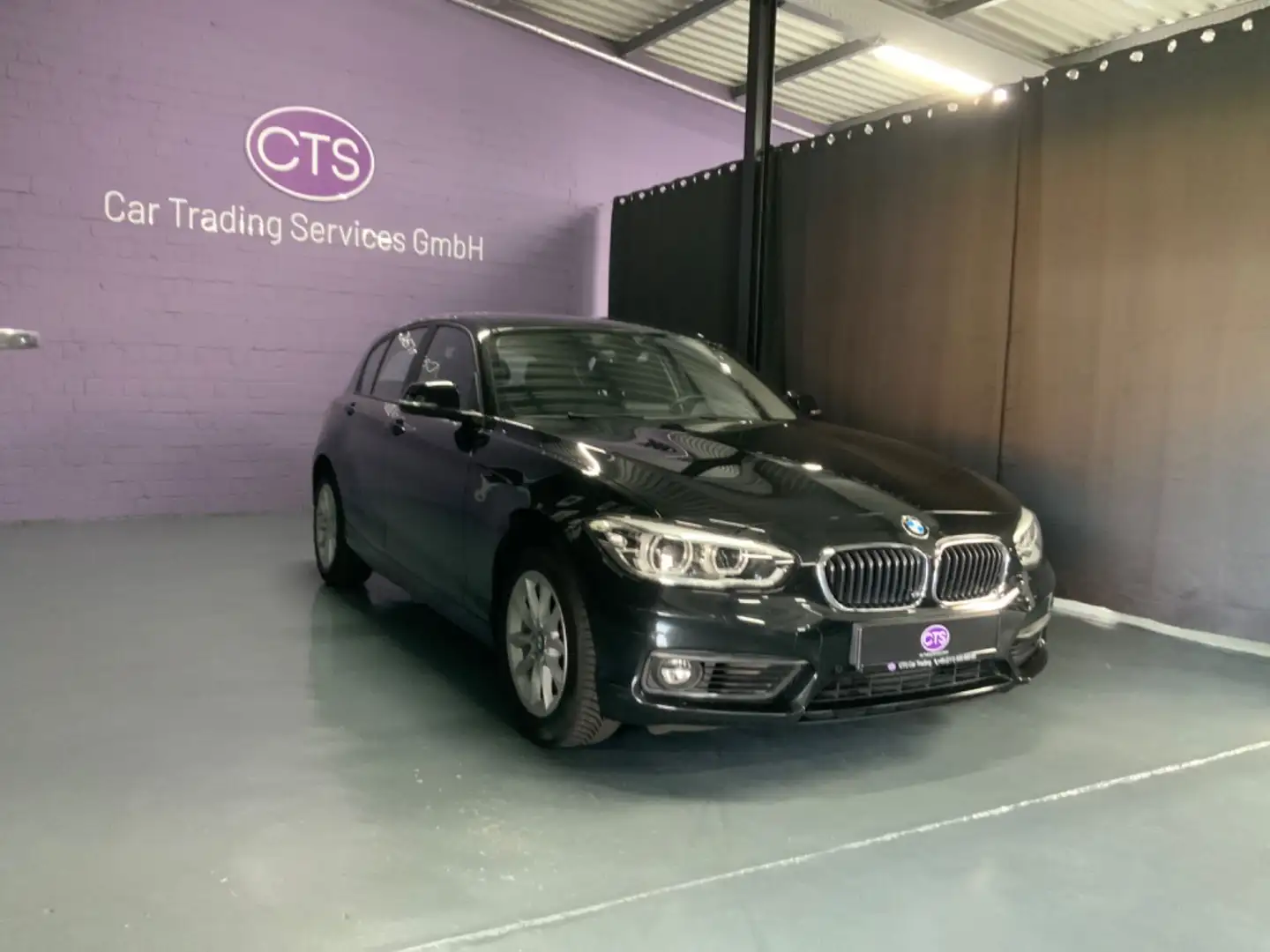 BMW 118 i Advantage Lim. 5-trg.  zweite Hand Zwart - 2