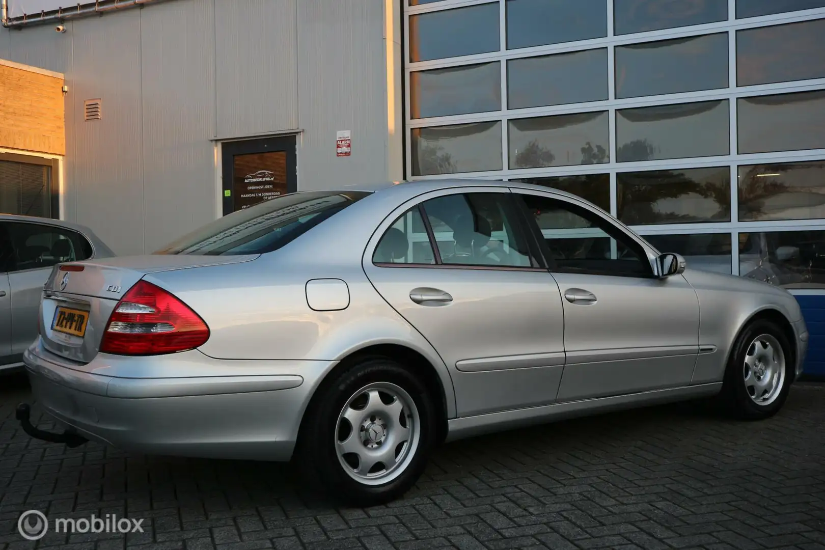 Mercedes-Benz E 200 CDI Classic NL-GELEVERD/216.143km/NAP Grijs - 2