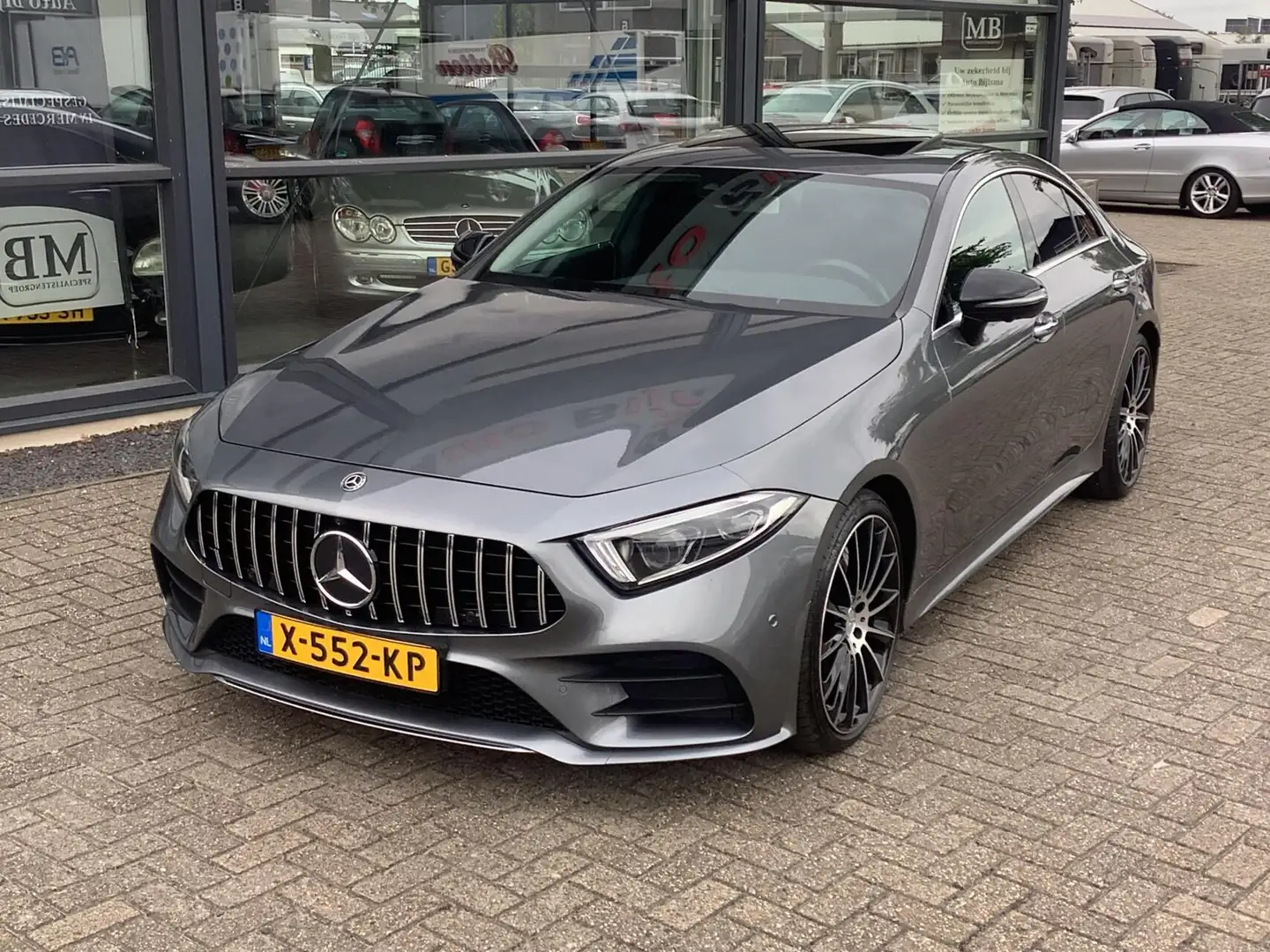 Mercedes-Benz CLS 300 d Premium AMG pakket, schuifdak, led, wide screen, Grau - 2