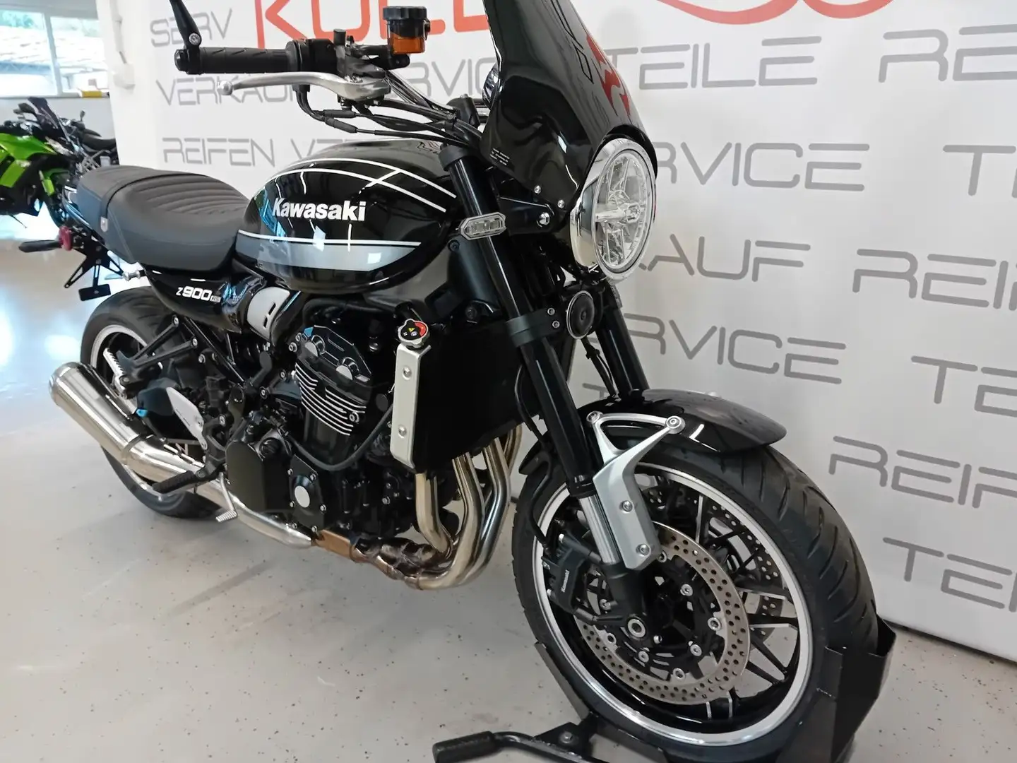 Kawasaki Z900RS Negro - 2