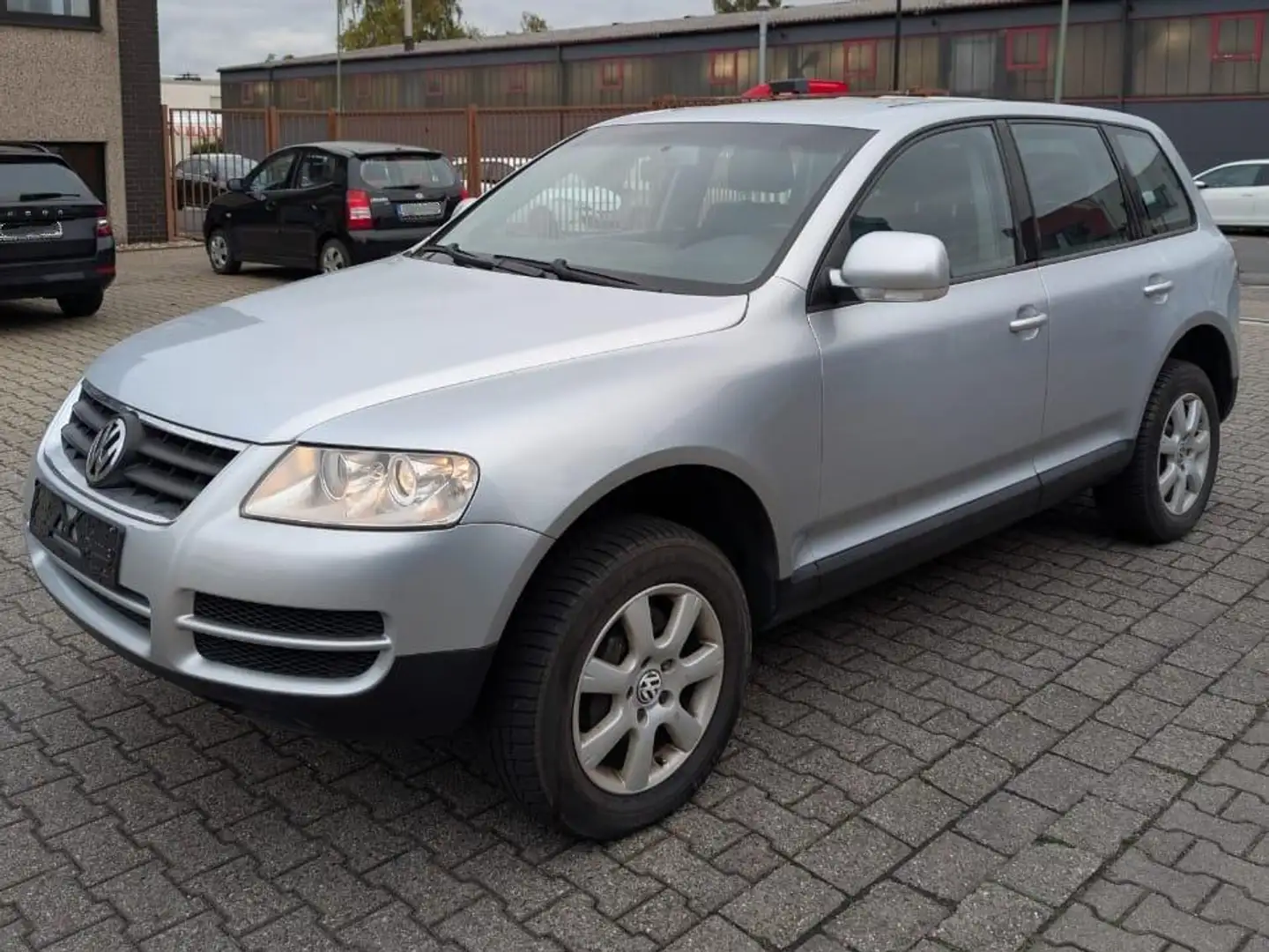 Volkswagen Touareg Touareg 3.2 V6 Automatik Сірий - 2