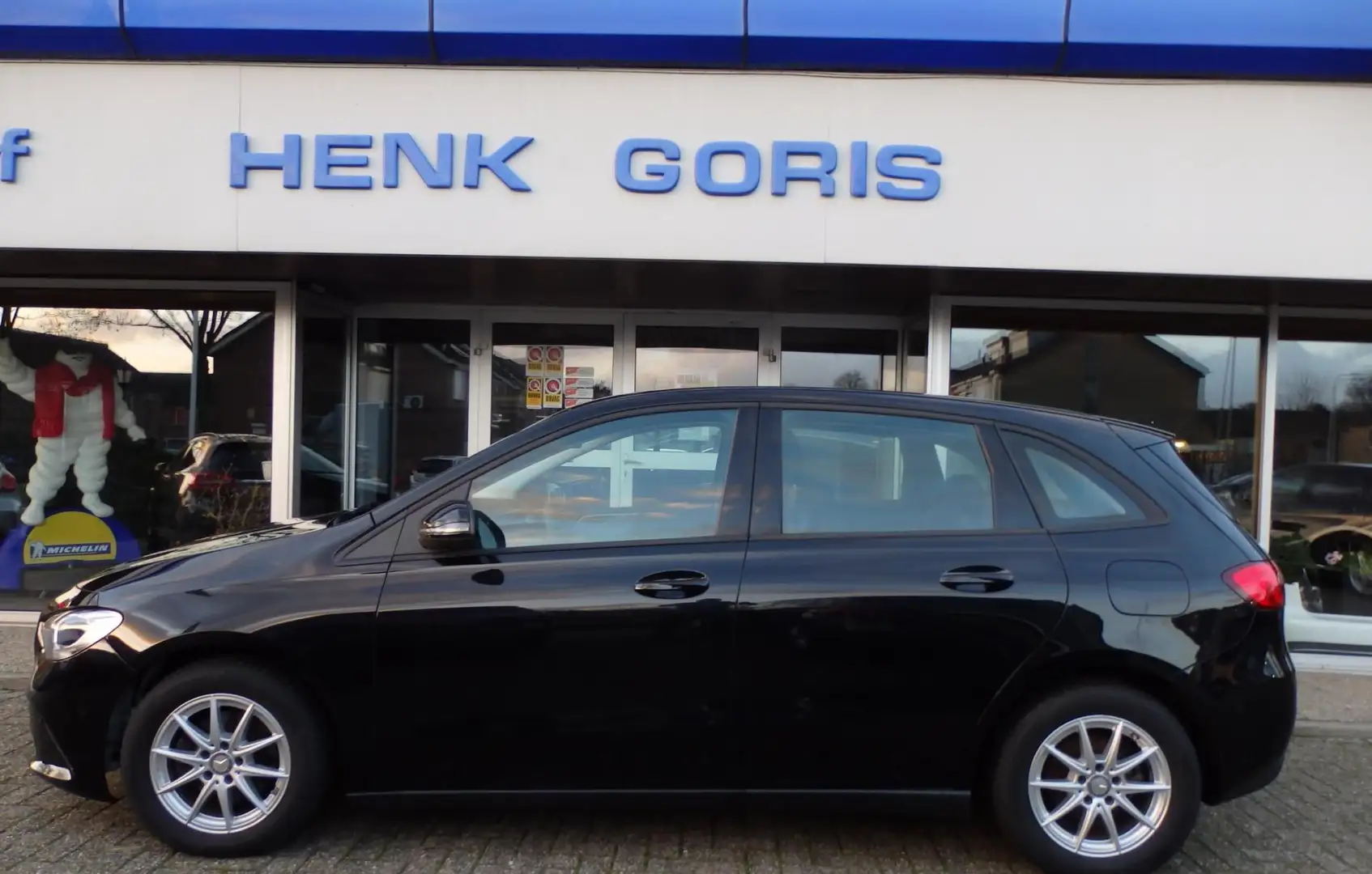 Mercedes-Benz B 180 Zwart - 2