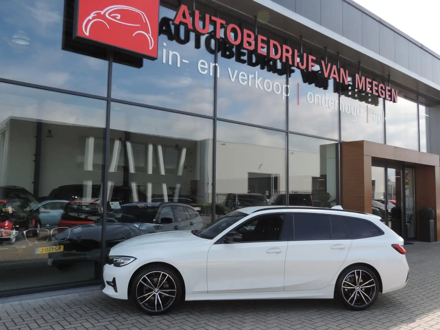 BMW 318 3-serie Touring 318i Executive Ed. Sportline AUTOM Wit - 2