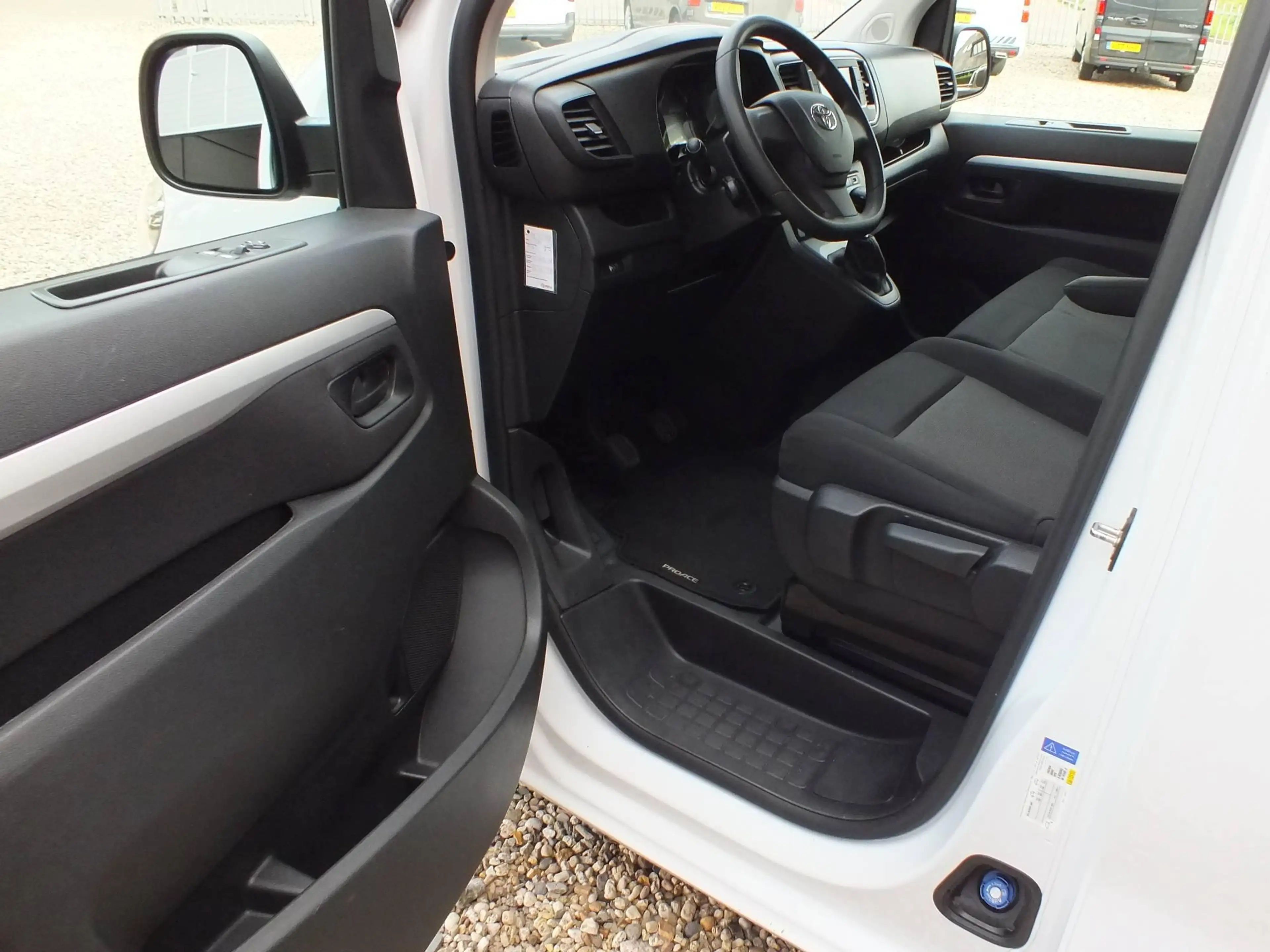 Toyota Proace 2.0 D-4D Live DC 6-Persoons — photo 2