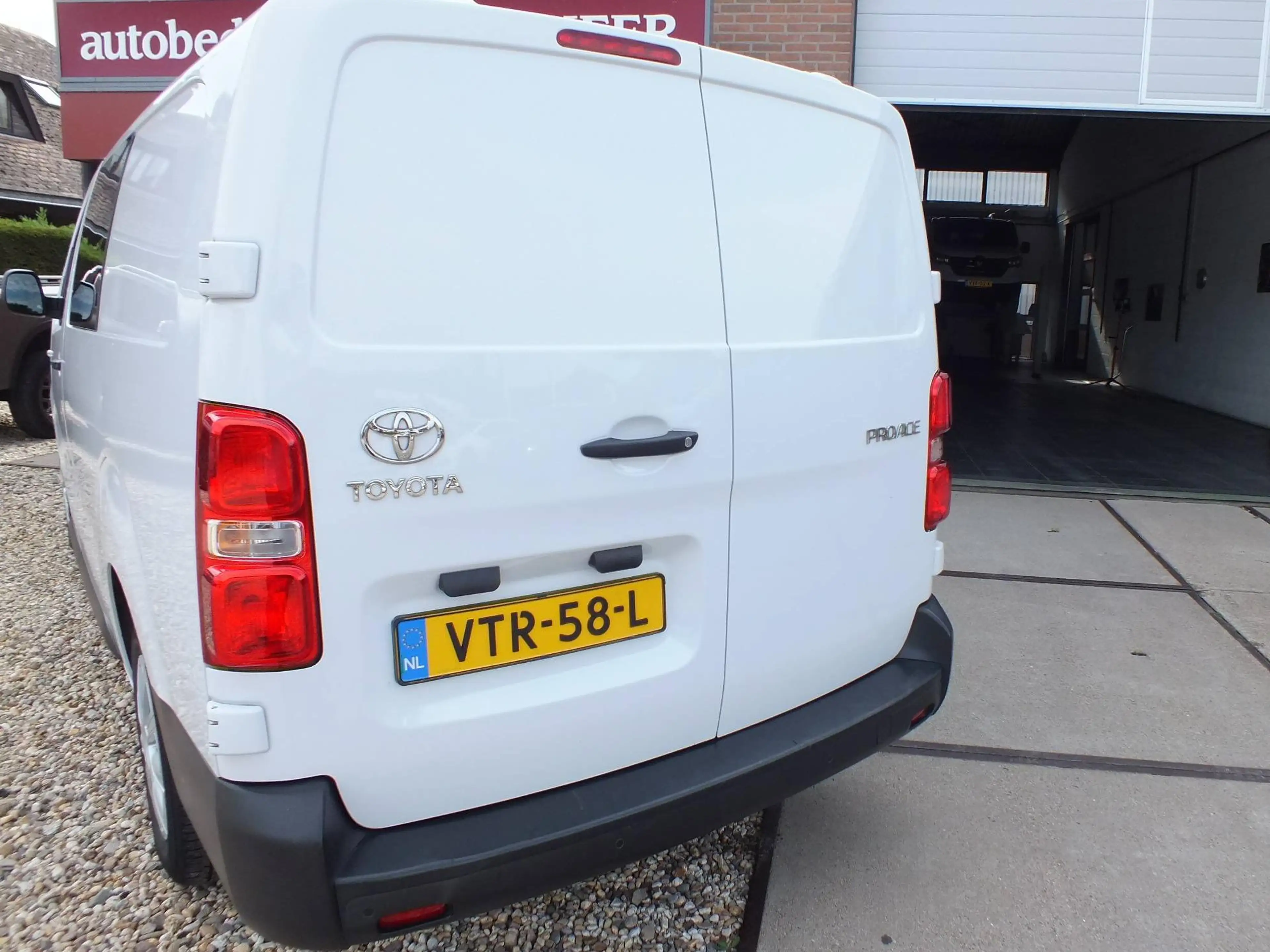 Toyota Proace 2.0 D-4D Live DC 6-Persoons — photo 6