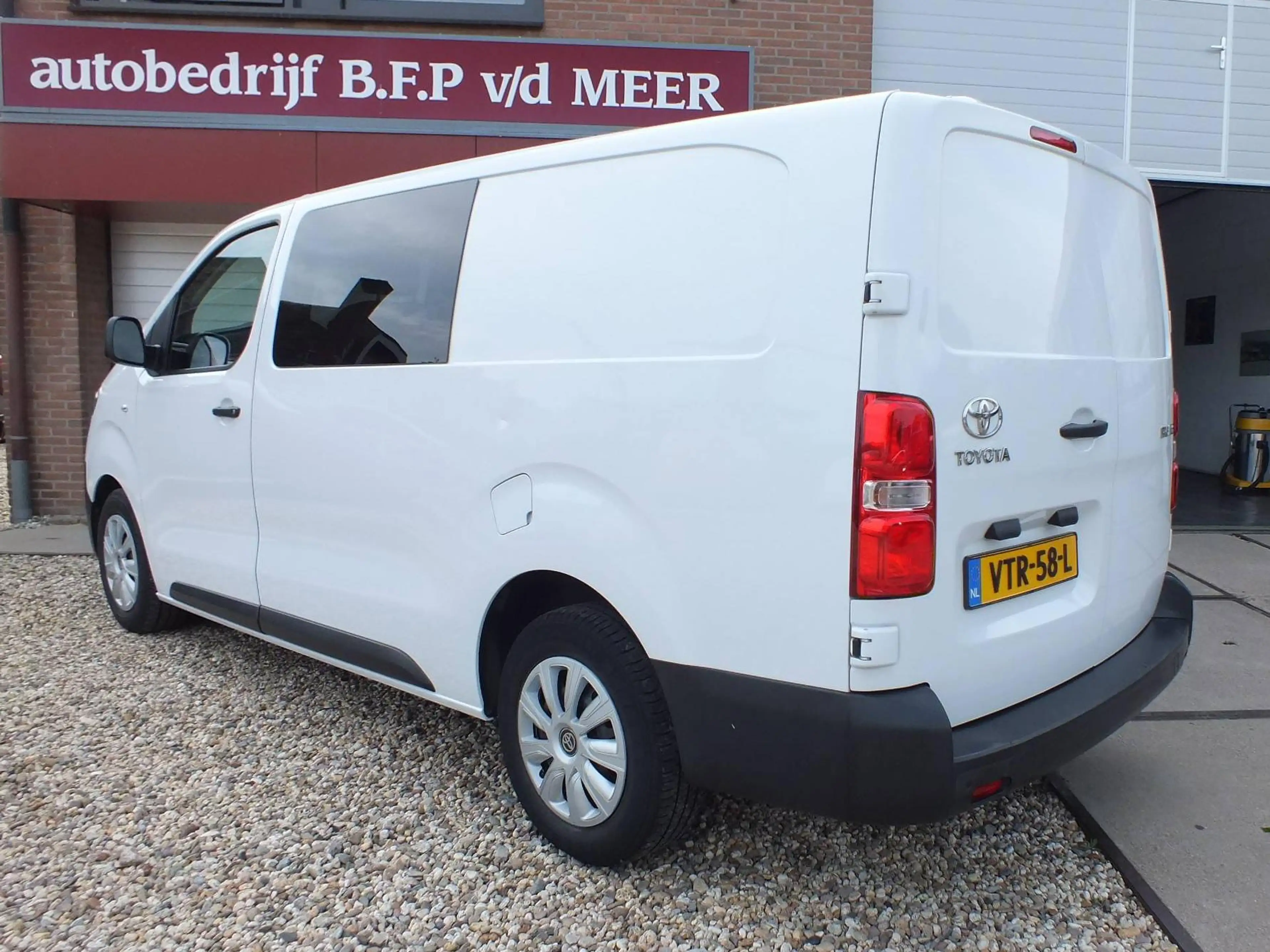 Toyota Proace 2.0 D-4D Live DC 6-Persoons — photo 4