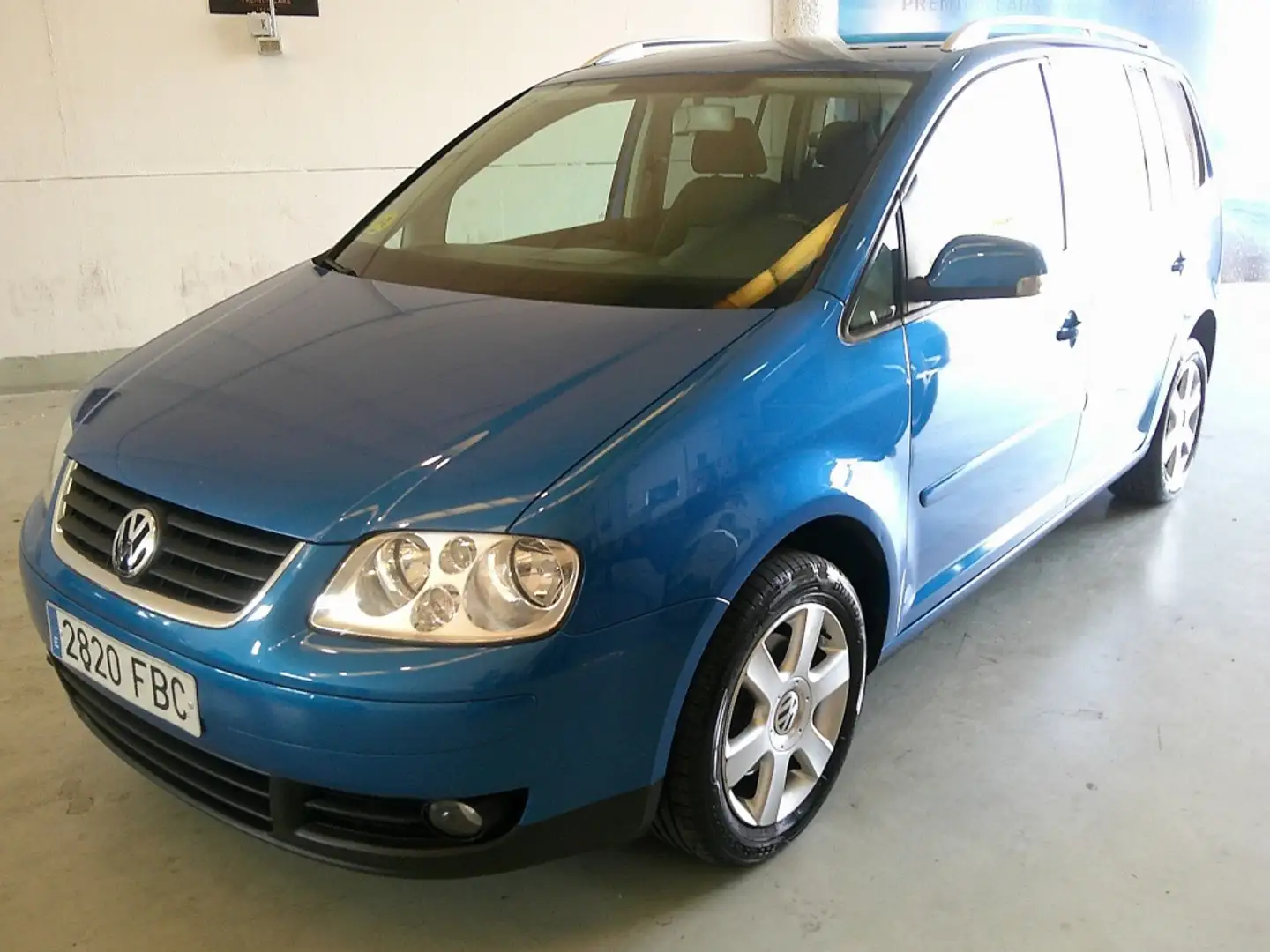 Volkswagen Touran 2.0TDI Advance Azul - 1