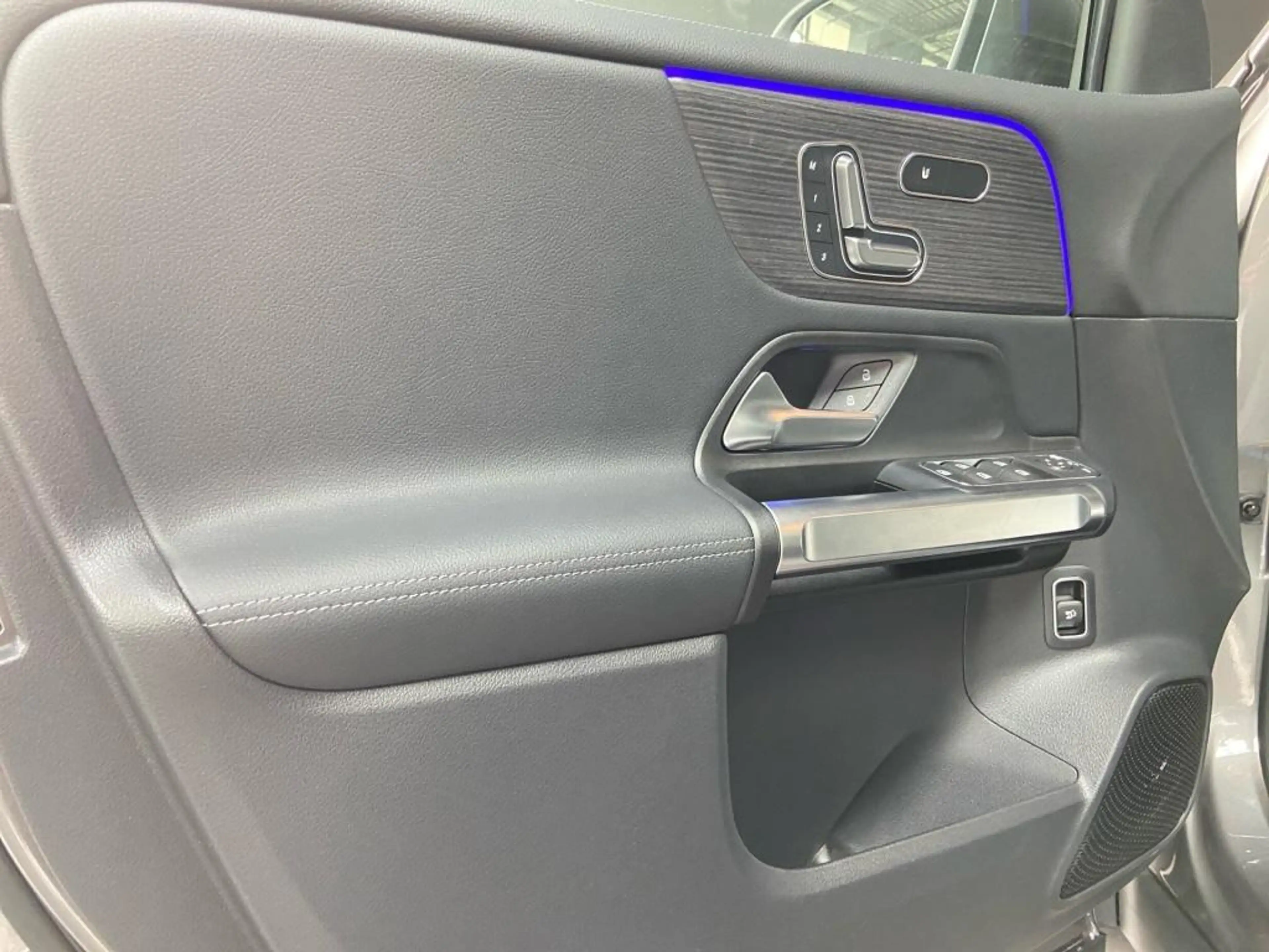 Mercedes-Benz EQB 250 + MBUX+Memory+Progressive+Ambiente+KAMERA — photo 4