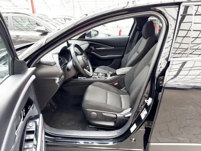 Mazda CX-30 view 8