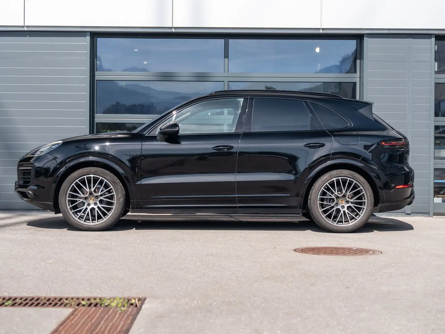 Porsche Cayenne E-Hybrid Schwarz - 2