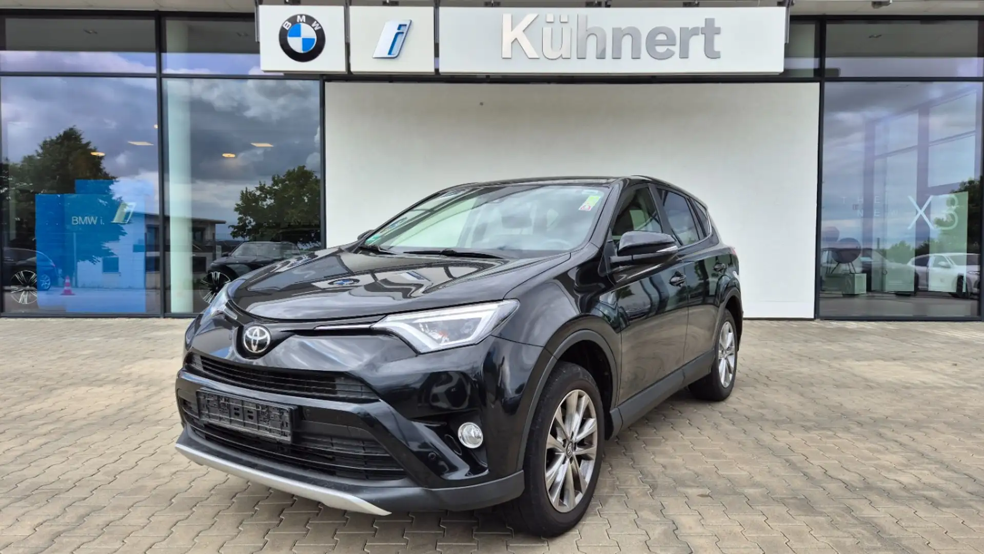 Toyota RAV 4 2.0 D-4D 4x2 Edition AHK Navi RFK PDC Schwarz - 1