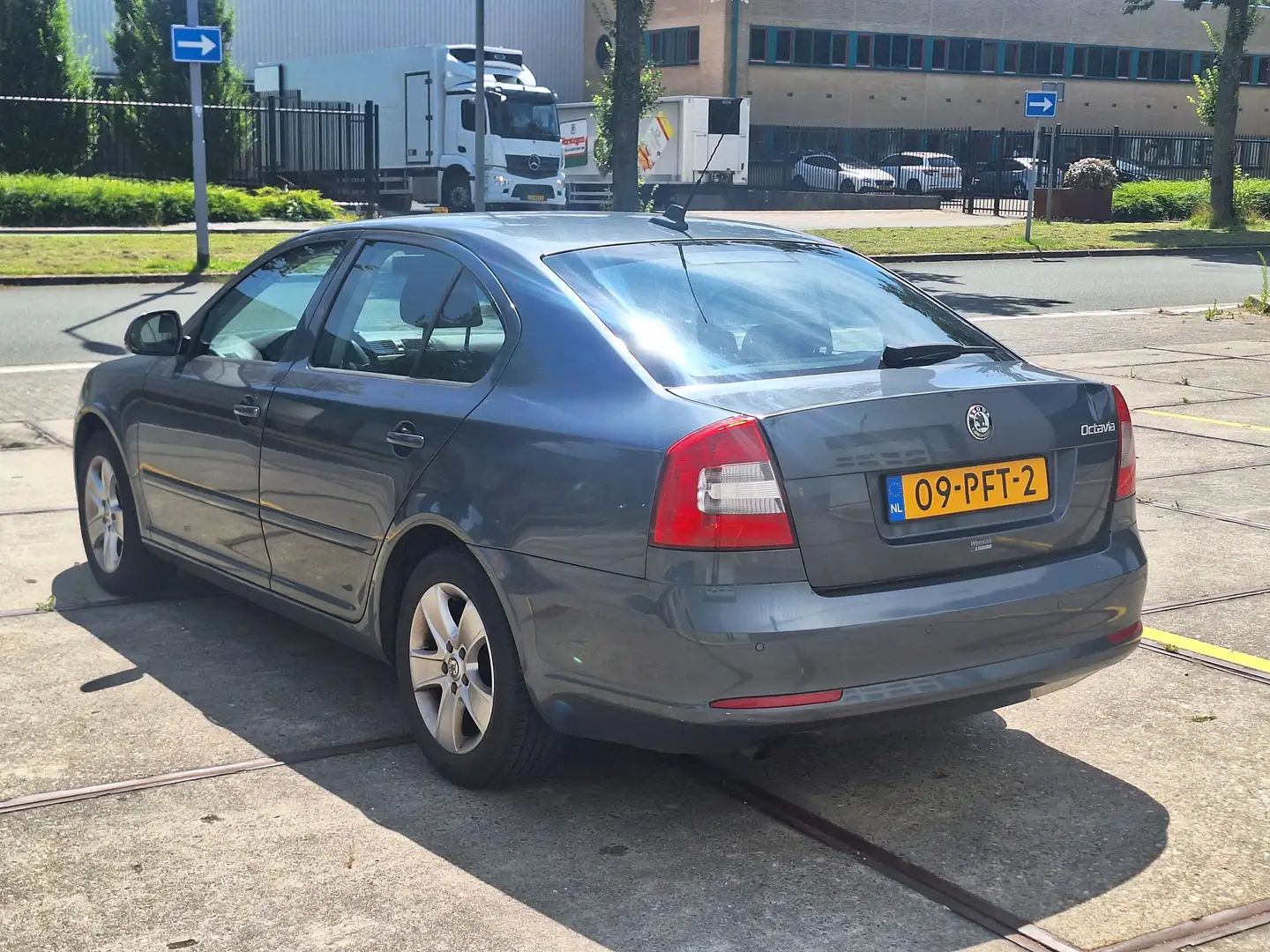 Skoda Octavia €3850,-1.2 TSI Ambition Bns Navi Apk2026 Euro5 Grijs - 2