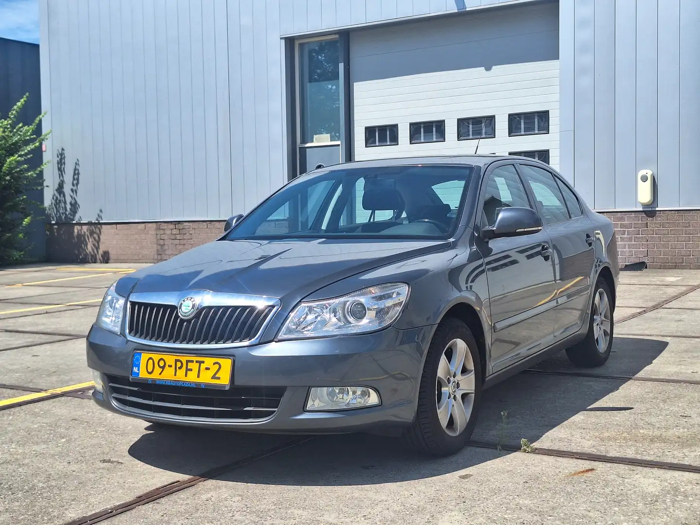 Skoda Octavia €3850,-1.2 TSI Ambition Bns Navi Apk2026 Euro5 Grijs - 1