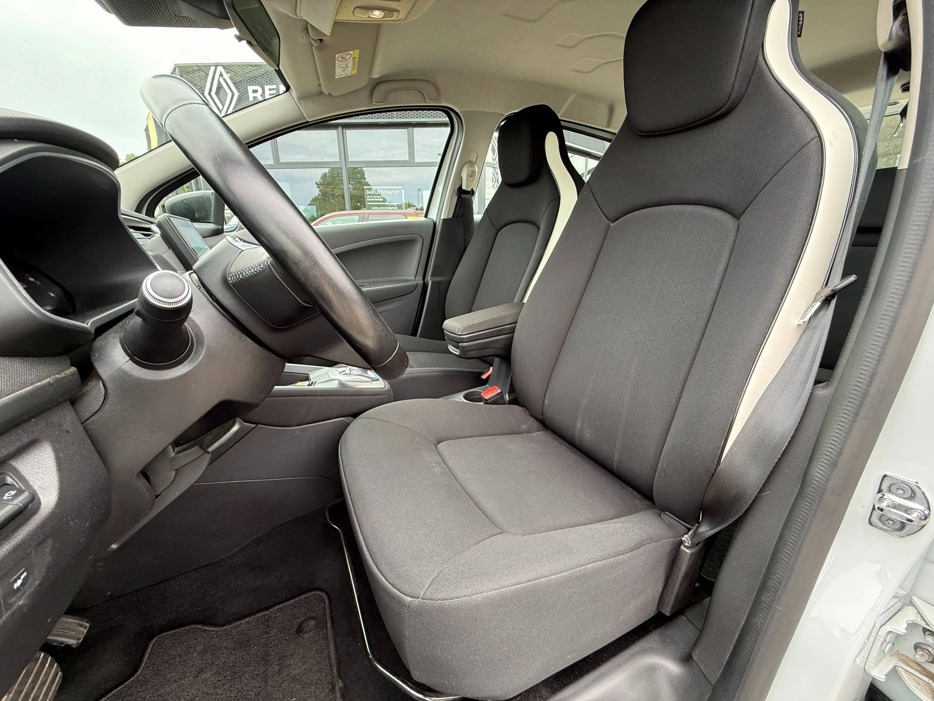 Renault ZOE Life — photo 10