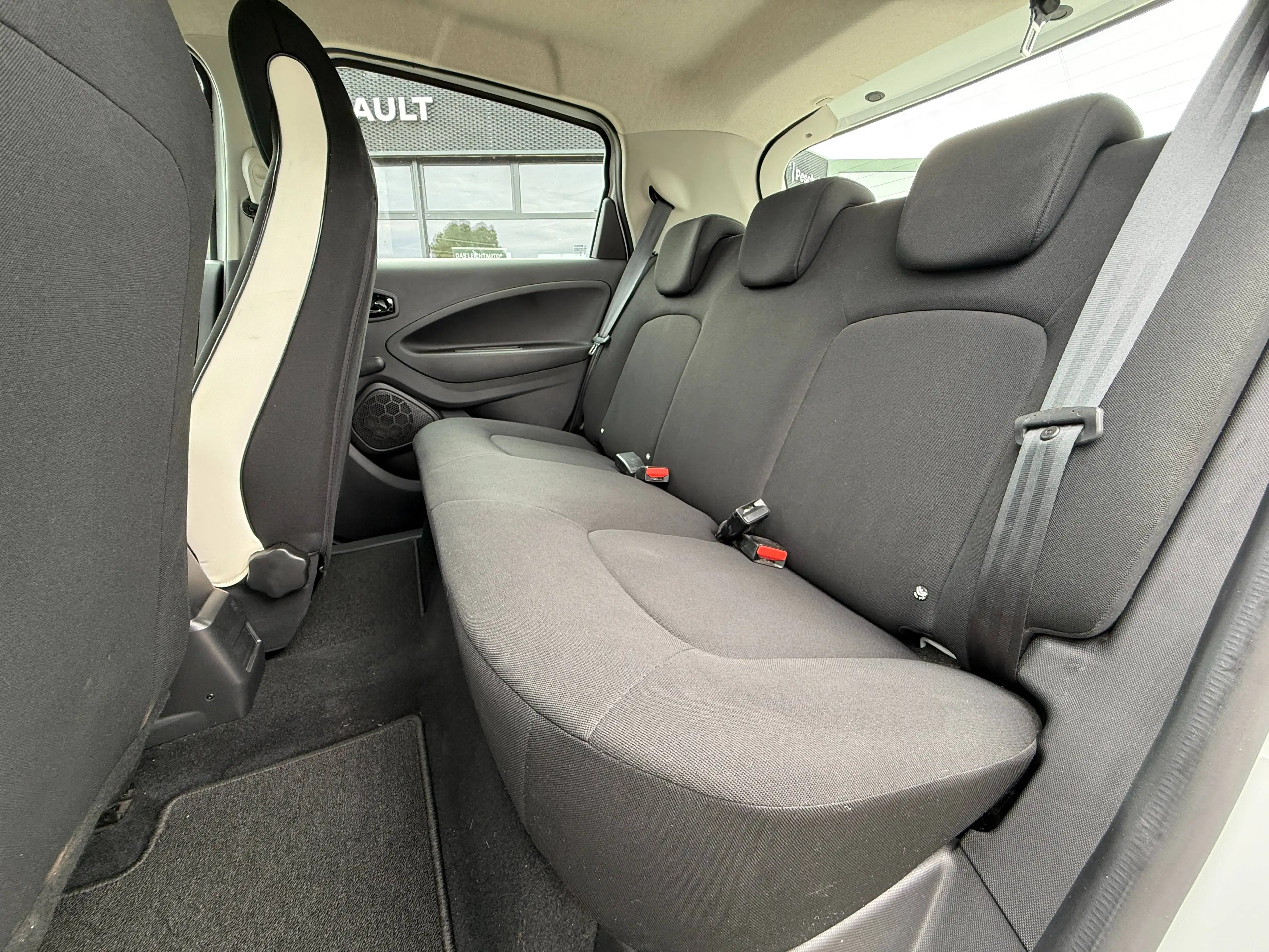Renault ZOE Life — photo 8