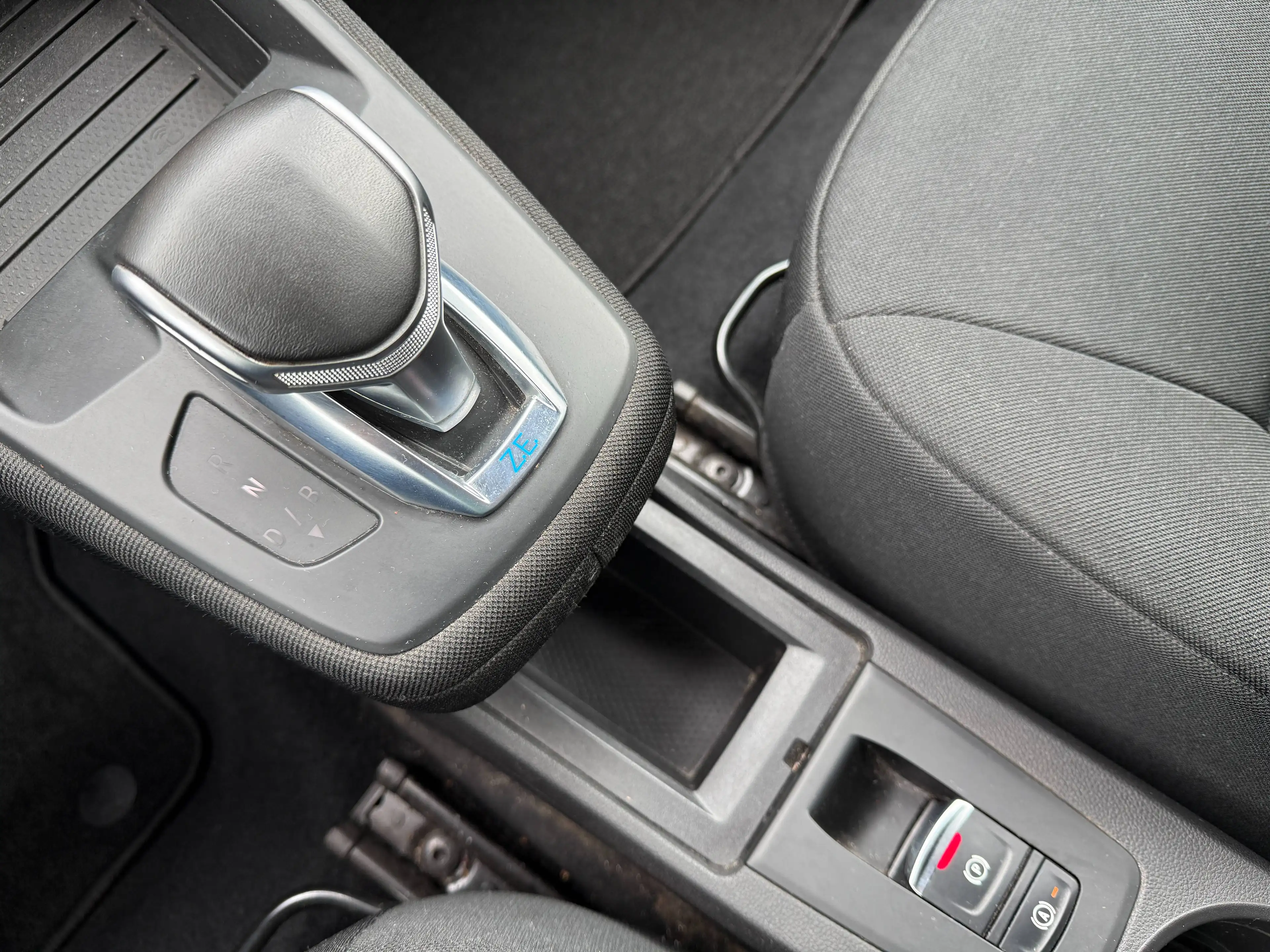 Renault ZOE Life — photo 17