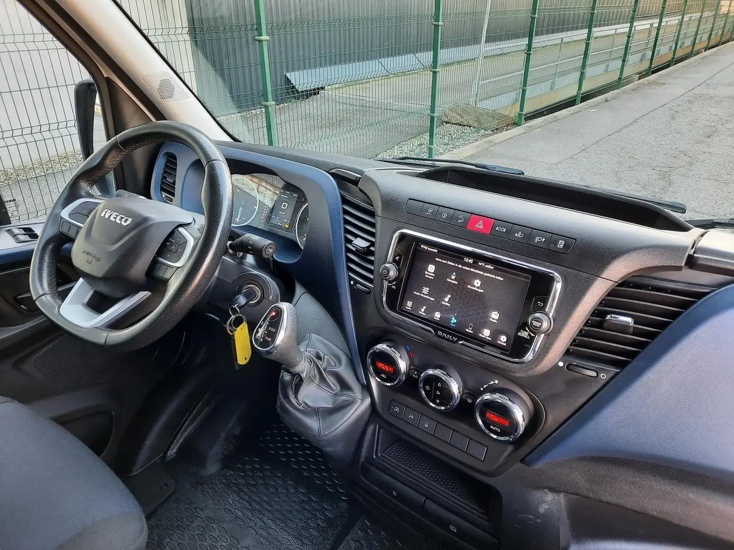 Iveco L4H3 NETTO € 19.800,- Automatik 18m³ Kamera Weiß - 2