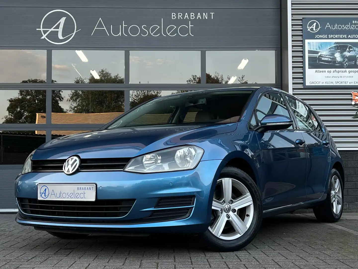 Volkswagen Golf 1.2 TSI Comfortline Clima PDC LMV Bleu - 1