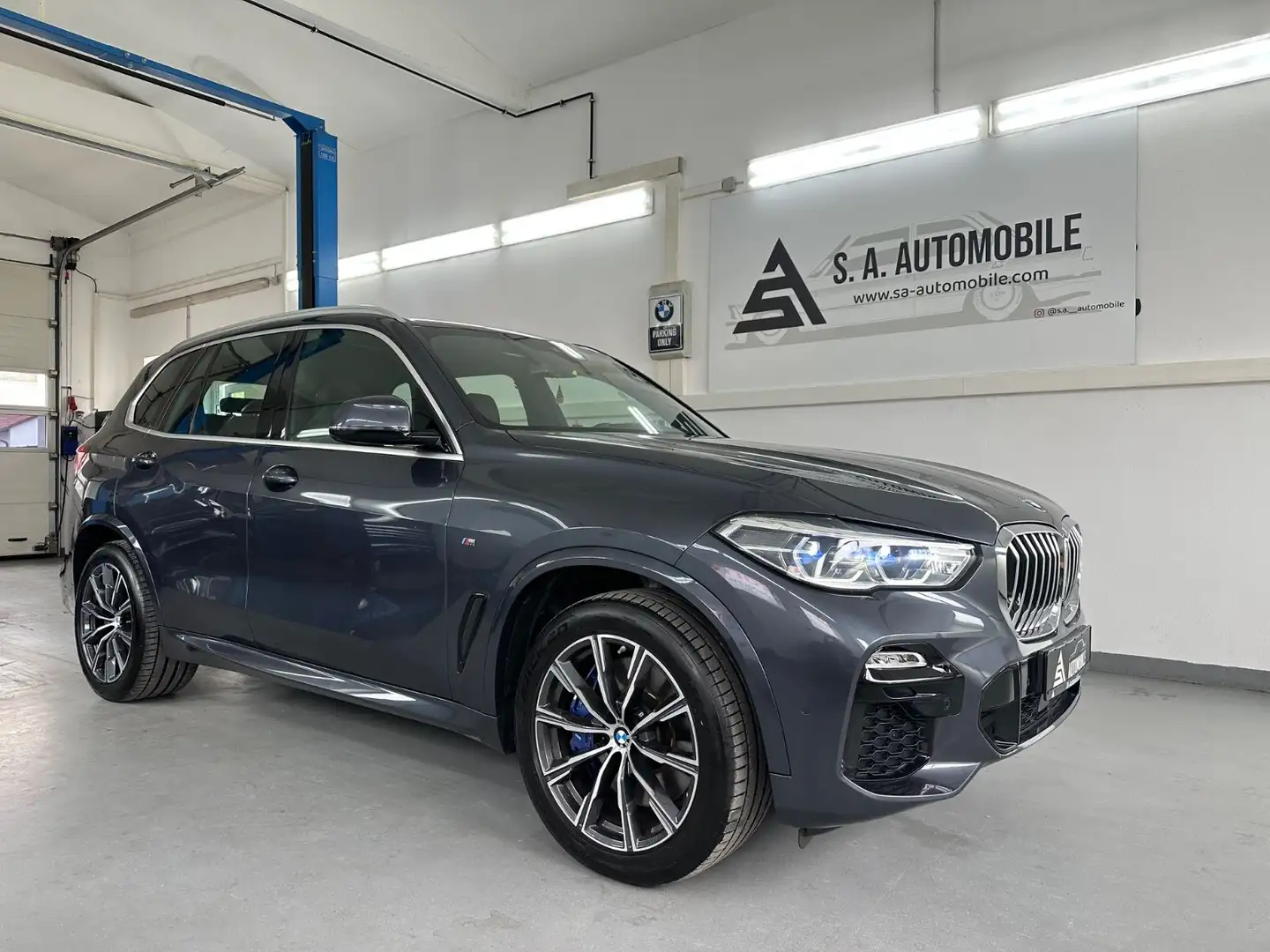 BMW X5 xDrive 30d M Sport*AHK*Laser*Pano*Standheizun Grau - 1