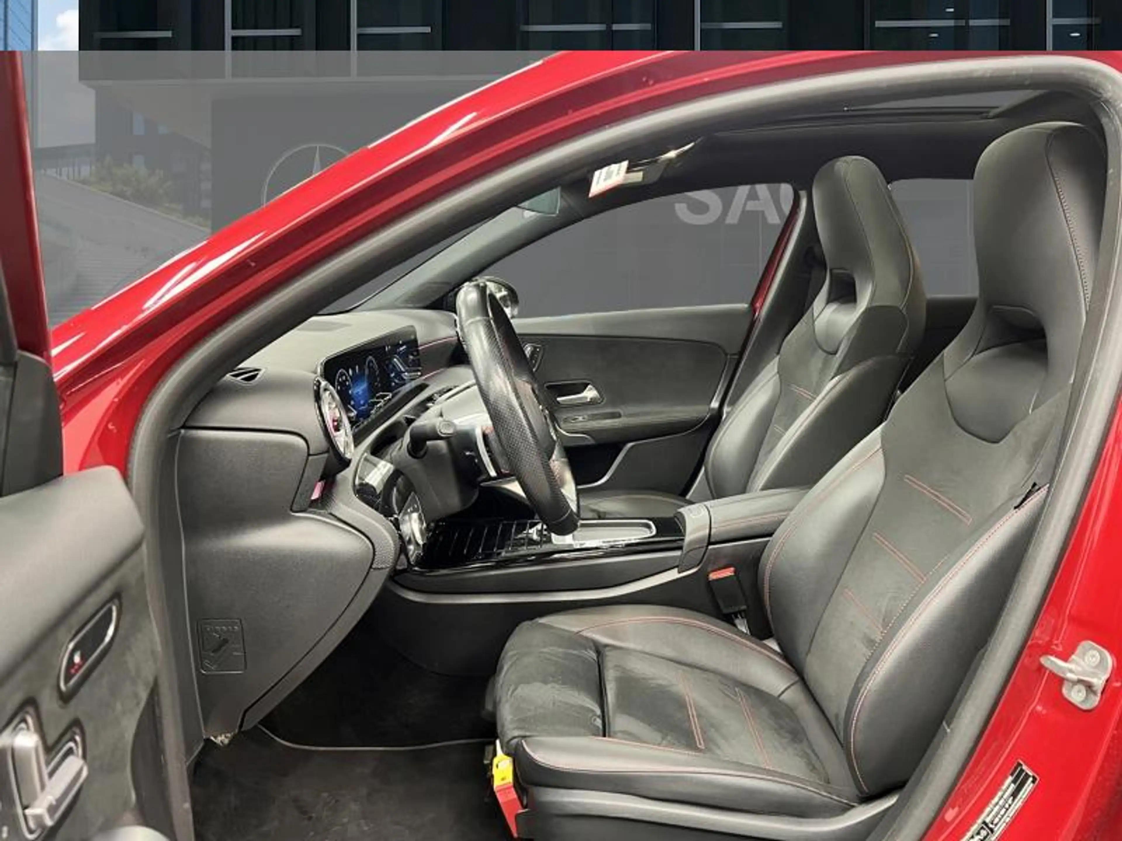 Mercedes-Benz A 250 e AMG Pack Night Toit Pano — photo 11
