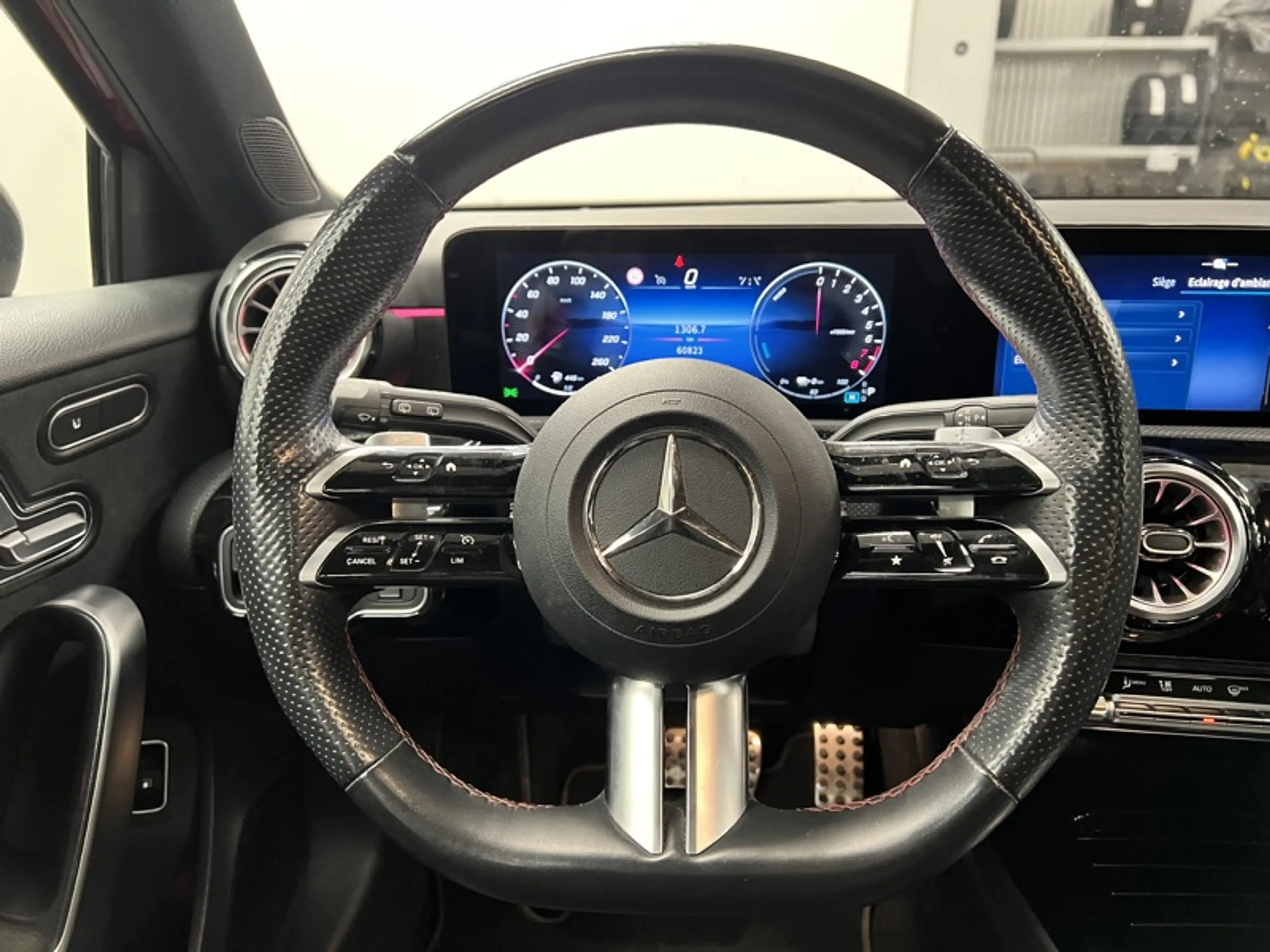 Mercedes-Benz A 250 e AMG Pack Night Toit Pano — photo 3
