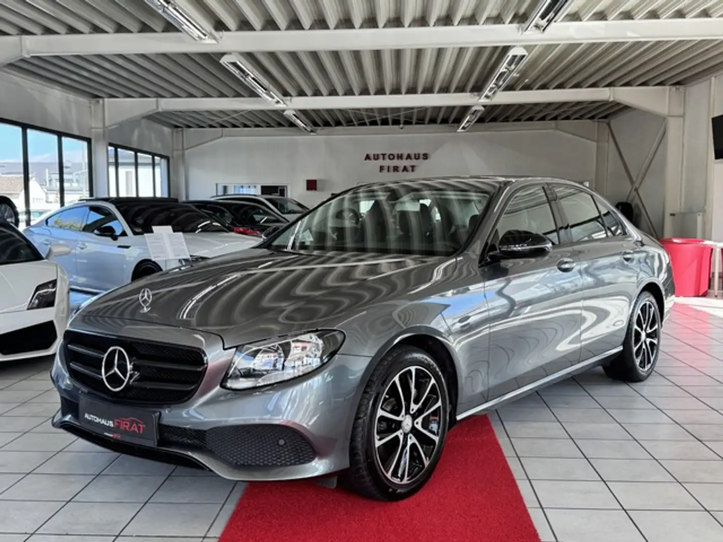 Mercedes-Benz E 250 Avantgarde°Leder°PDC°Klimaa°Night Paket° Gris - 2