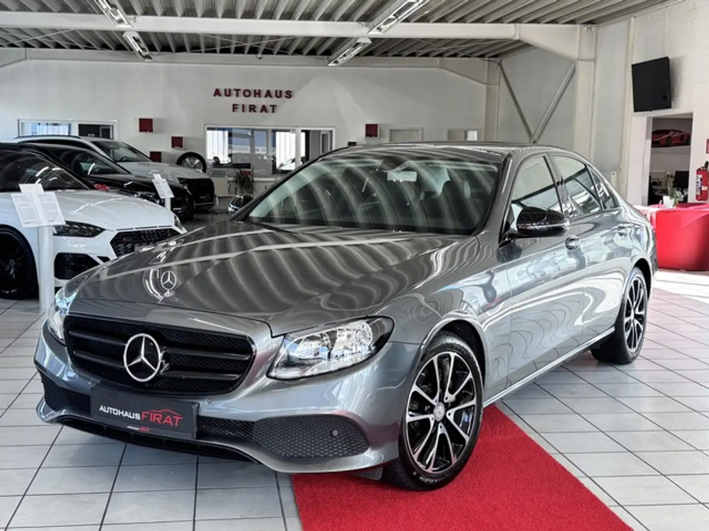 Mercedes-Benz E 250 Avantgarde°Leder°PDC°Klimaa°Night Paket° Gris - 1