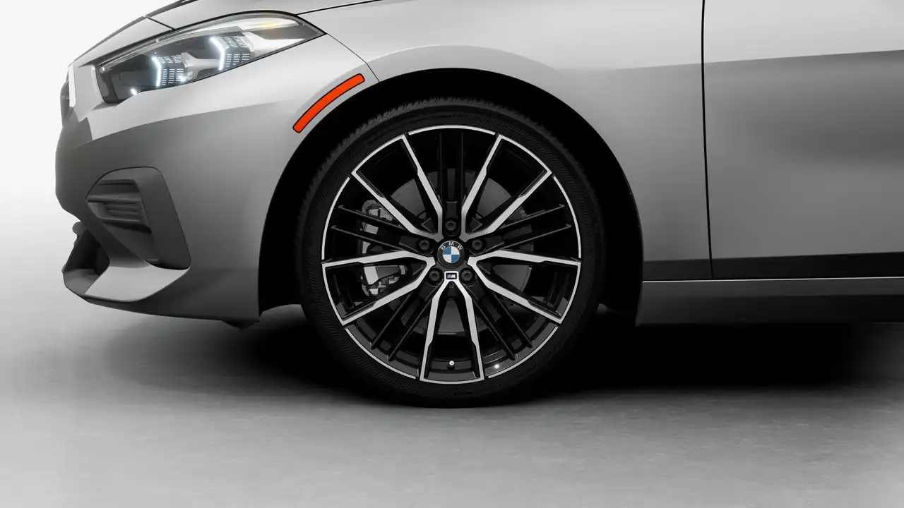 BMW 2 Series снимка BMW 2 Series