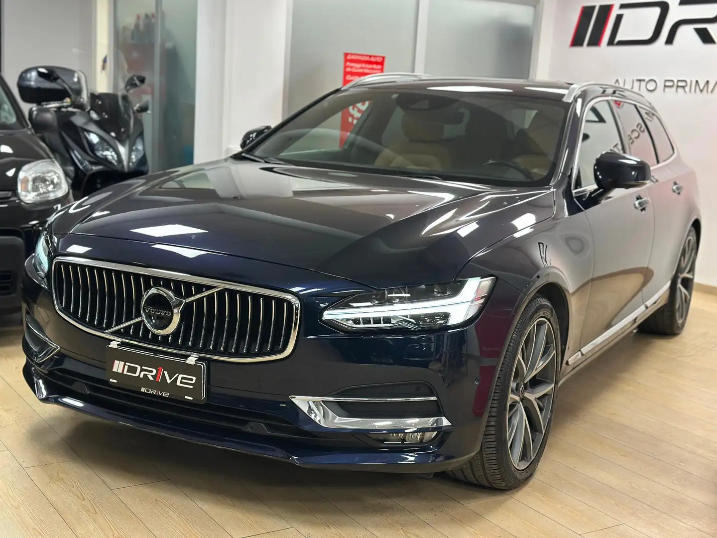 Volvo V90 V90 D4 AWD Geartronic Inscription - 1