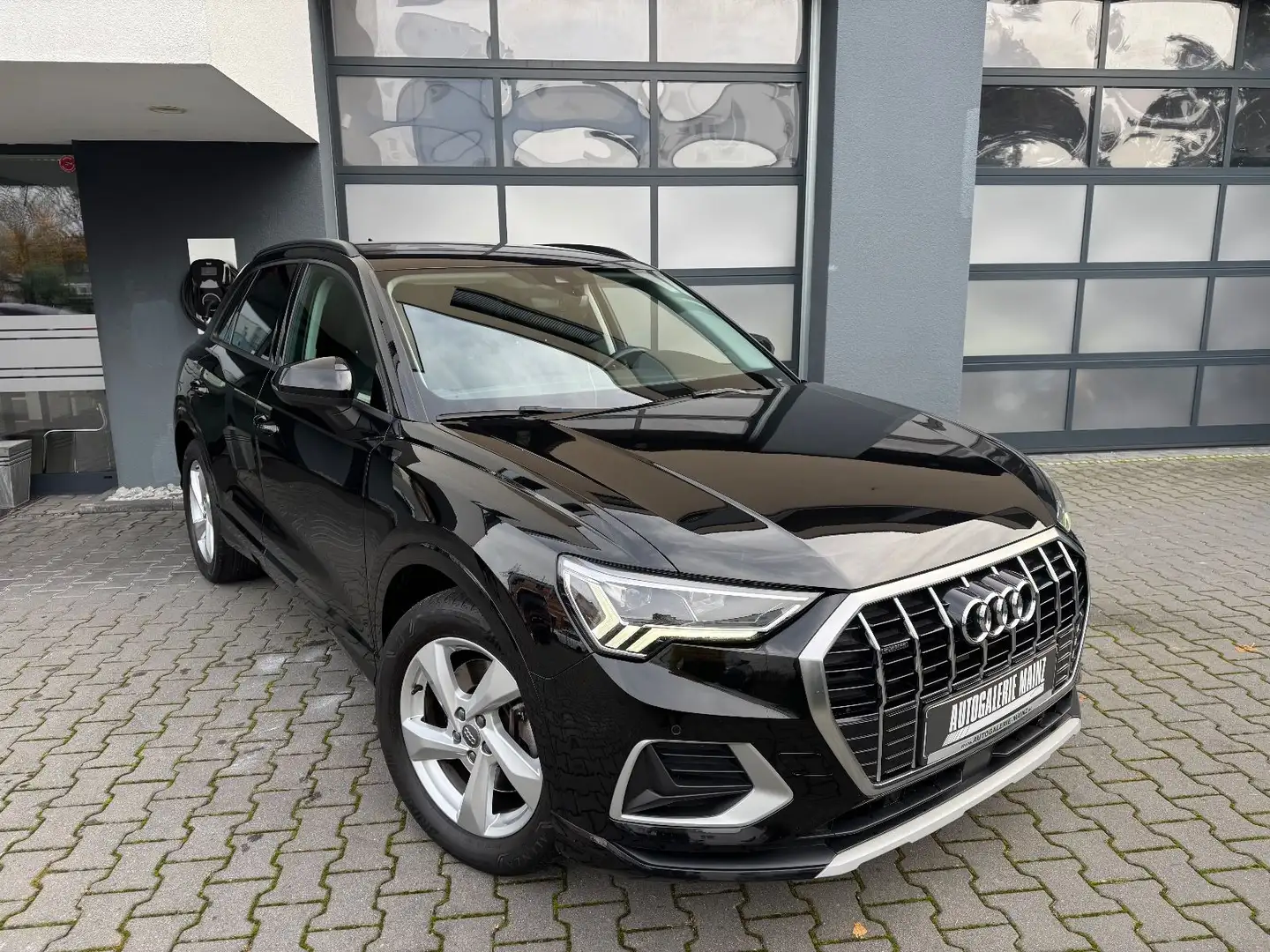 Audi Q3 40 TFSI quattro advanced Noir - 1