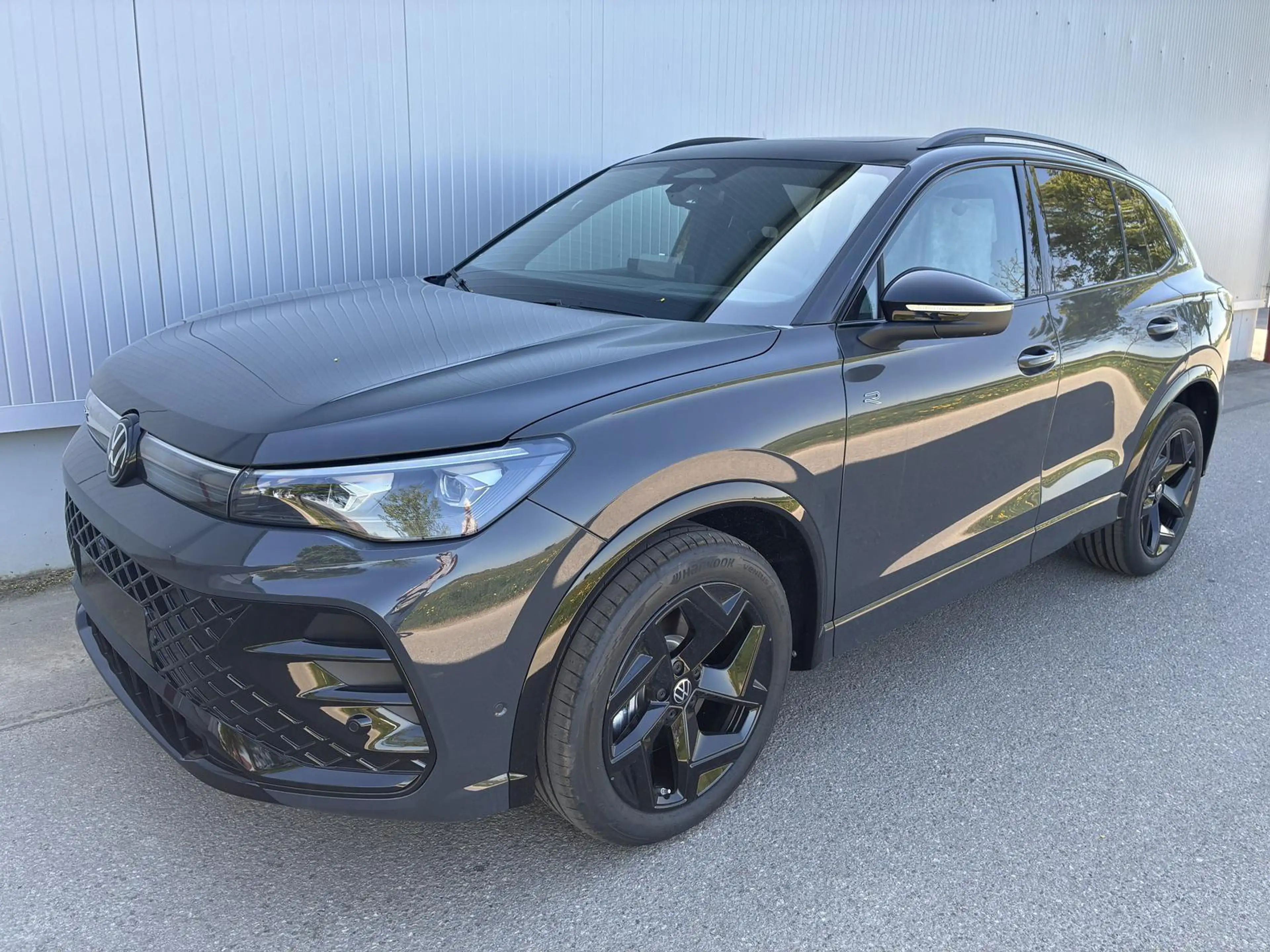 Volkswagen Tiguan 2.0 TDI 110 kW R-Line DSG Head Up Black 360 AHK...