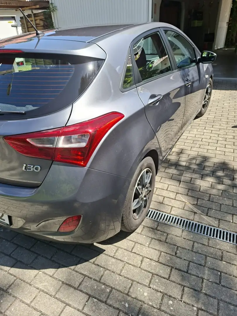 Hyundai i30 i30cw 1.6 Fifa World Cup Edition Grau - 2