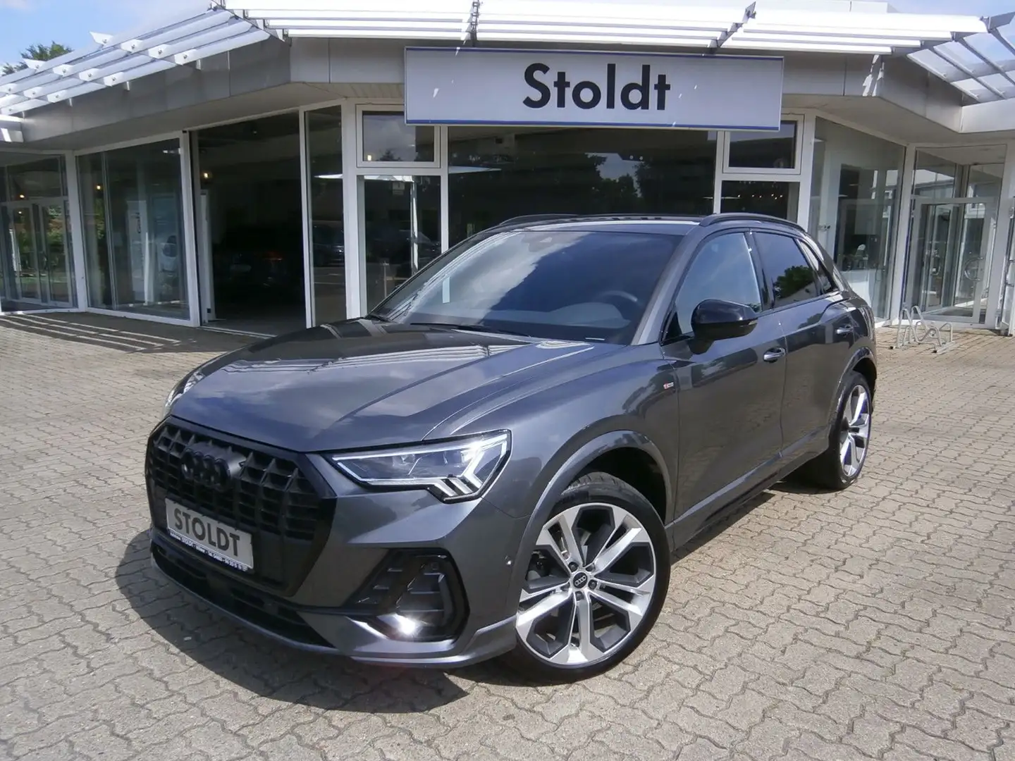 Audi Q3 35  2.0 TDI S line, s-tronic Grau - 1