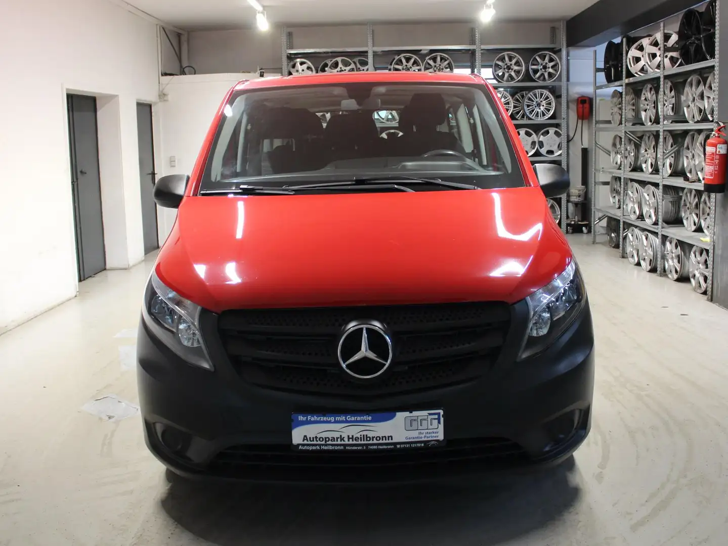 Mercedes-Benz Vito 111 CDI Pro FWD lang*Klima*SHZ*1Hand*9 Sitzer Rot - 2