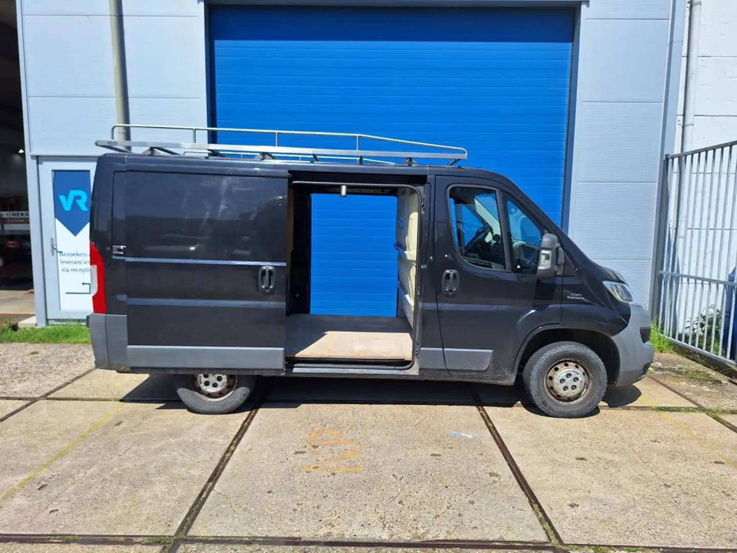 Fiat Ducato 30 2.3 MultiJet L1H1 - 2x SCHUIFDEUR Trekhaak - Ai Zwart - 1