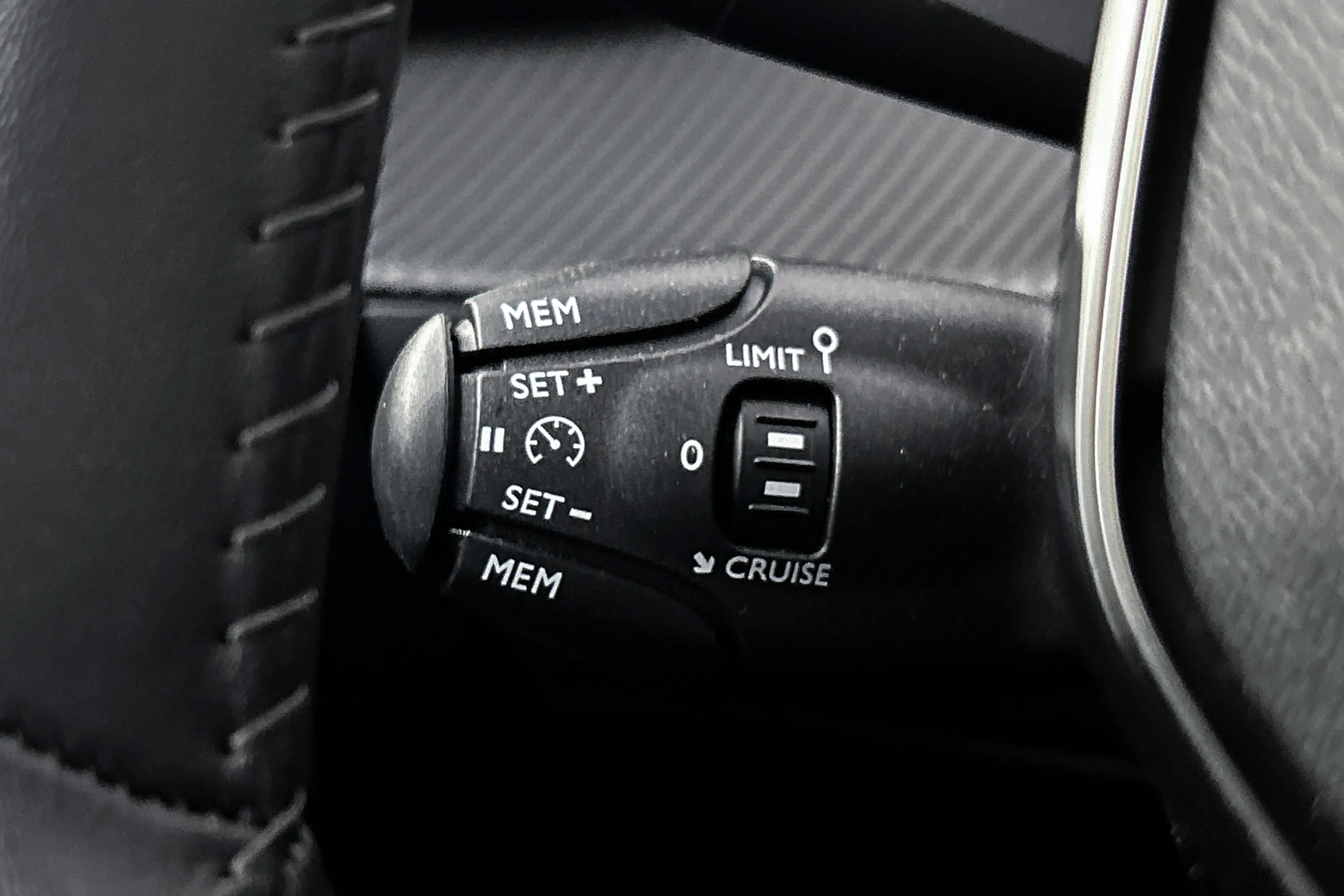 Peugeot e-208 EV Active 50 kWh | Apple Carplay | Cruise control — photo 17