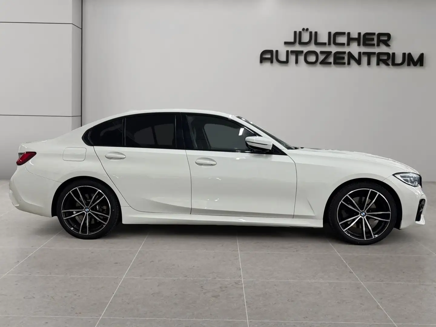 BMW 330 i Automatik M-Sport, Komfortzugang, Scheckh. Bianco - 2