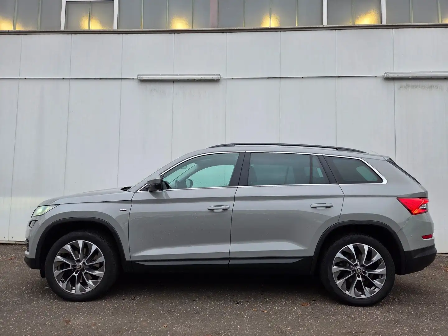 Skoda Kodiaq Clever 4x4 DAB/LED/Navi/Kamera/1.Hand Grau - 1